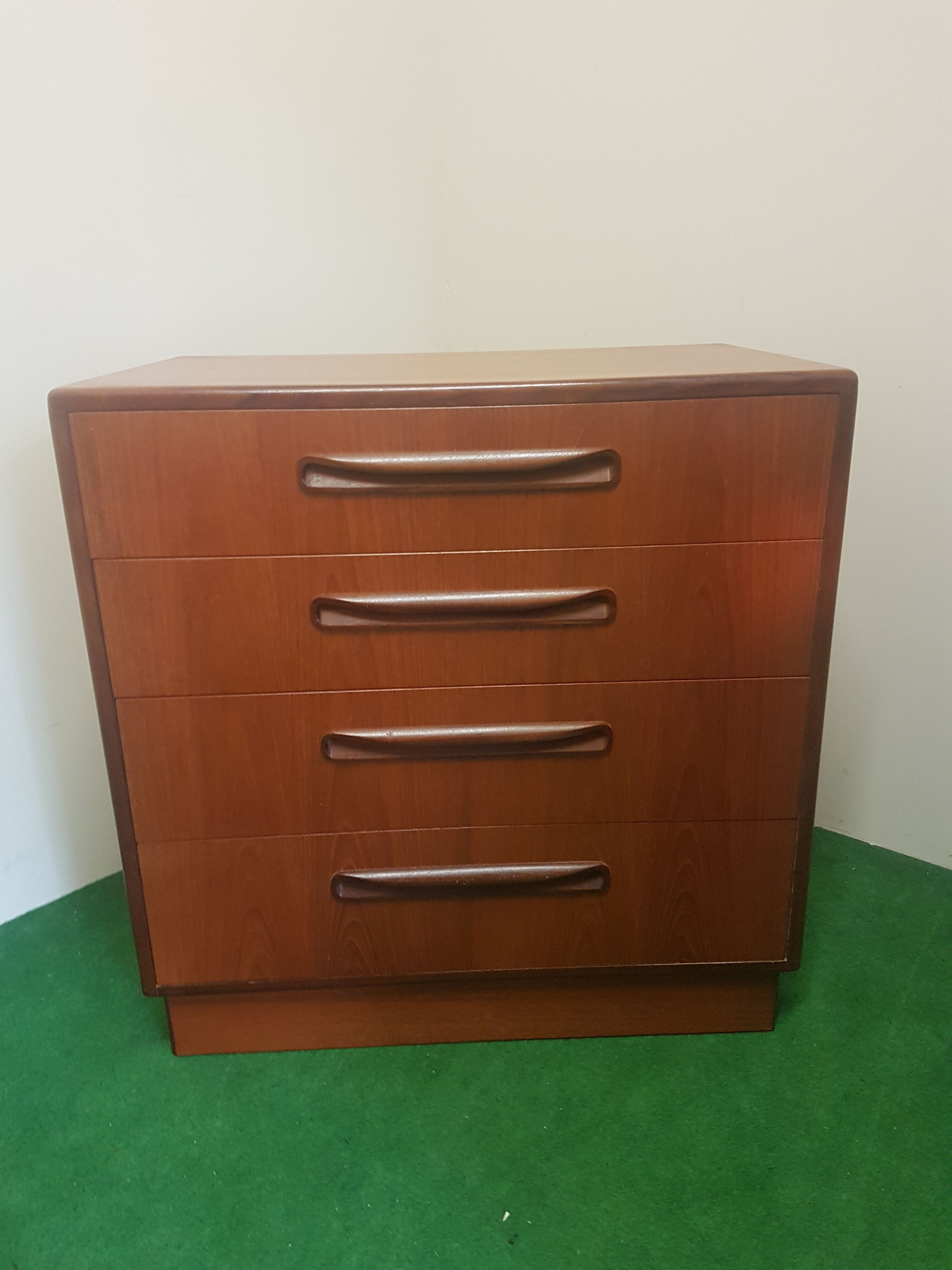 Vintage chest of drawers