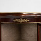 Vitrine d'angle de style Louis XV avec verre bombé, vers 1950