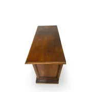Elegant antique Italian chest of drawers, dating from the 20th century