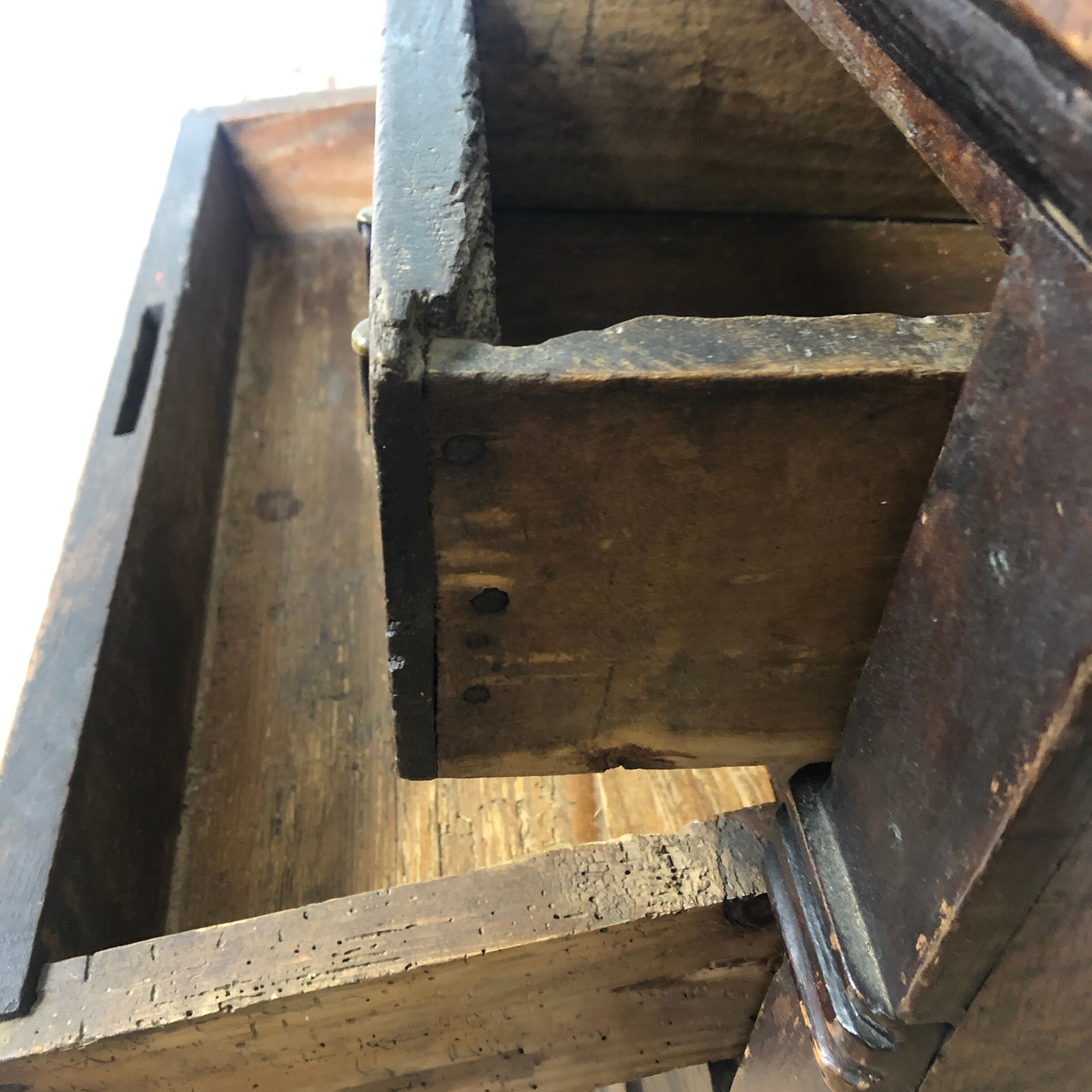 Former dresser - Popular Art XlX