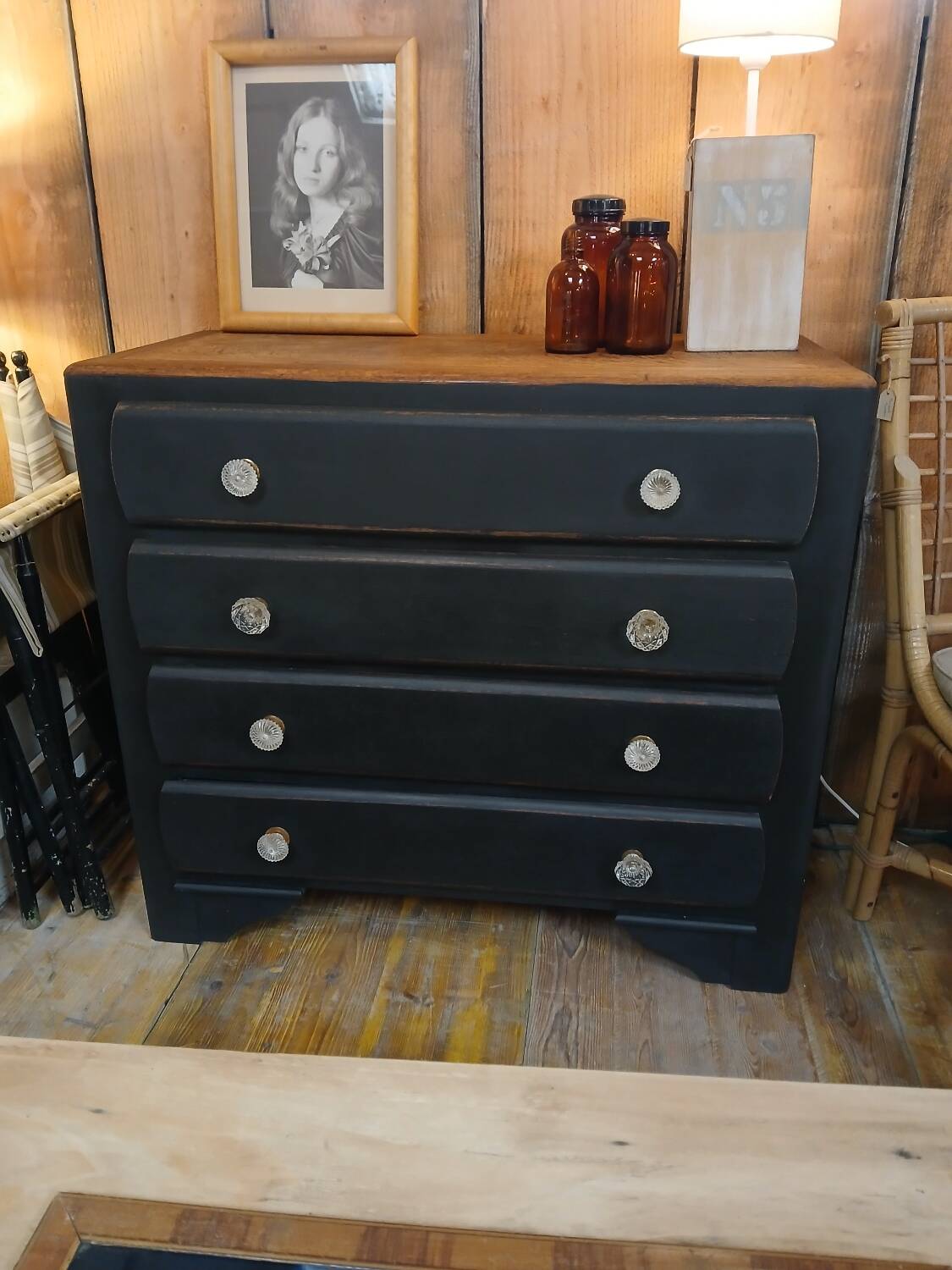 Chest of drawers