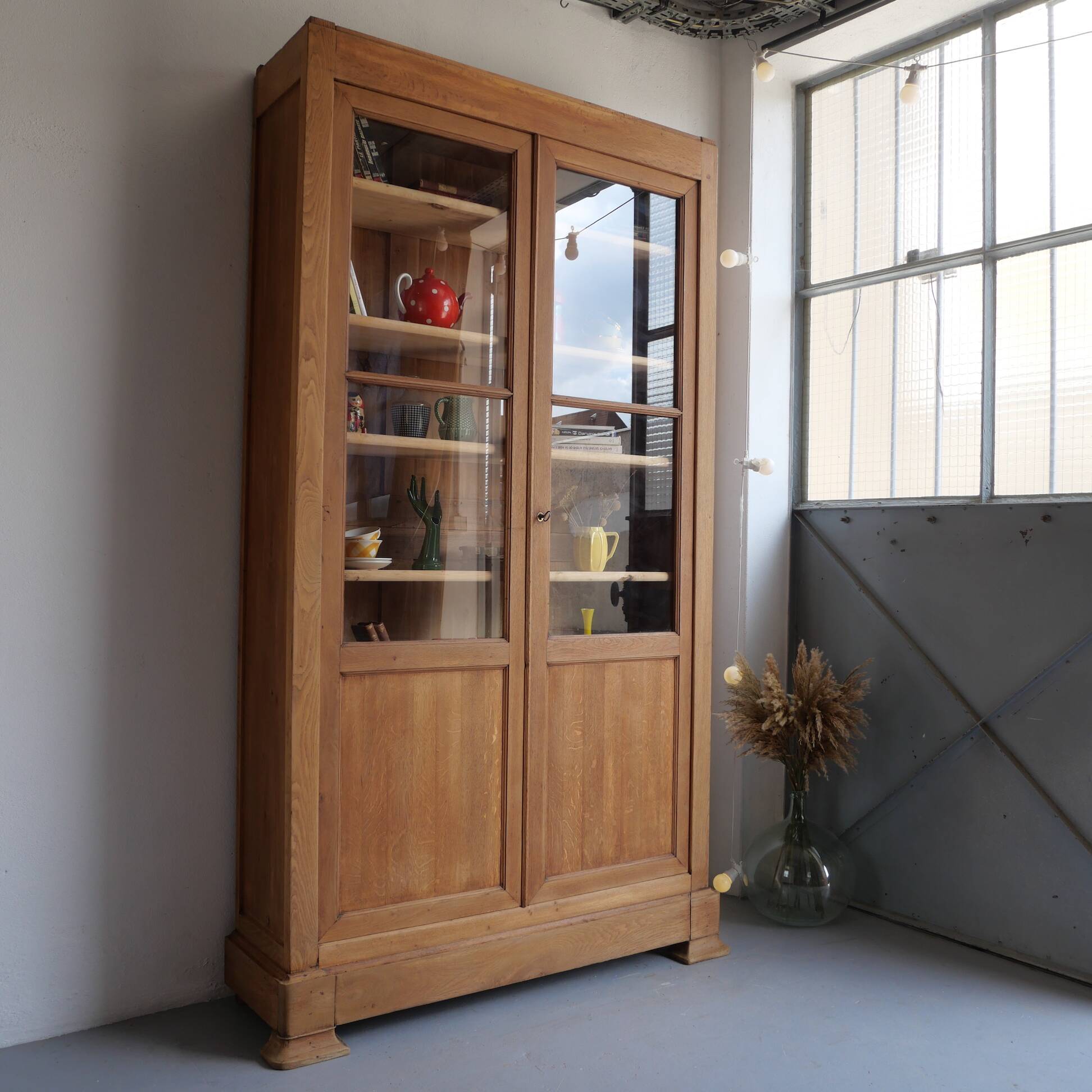 Oak display cabinet bookcase