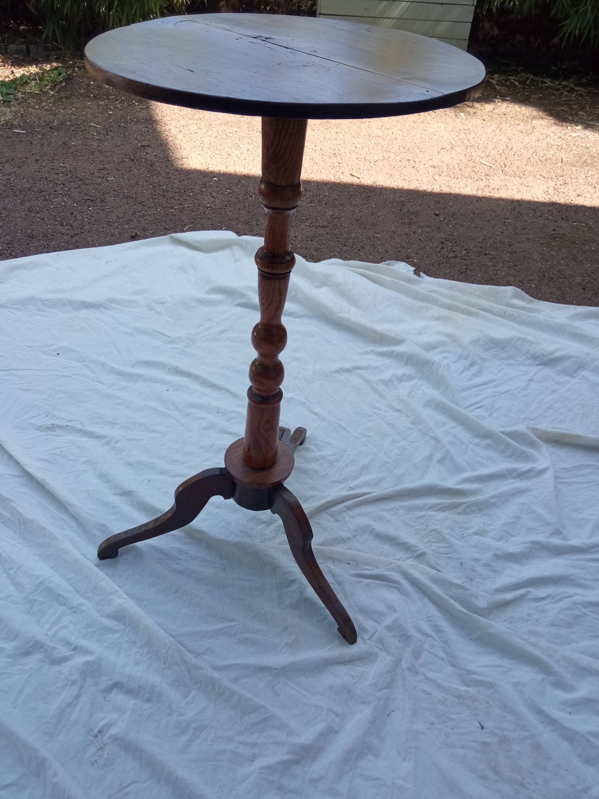 Wooden pedestal table