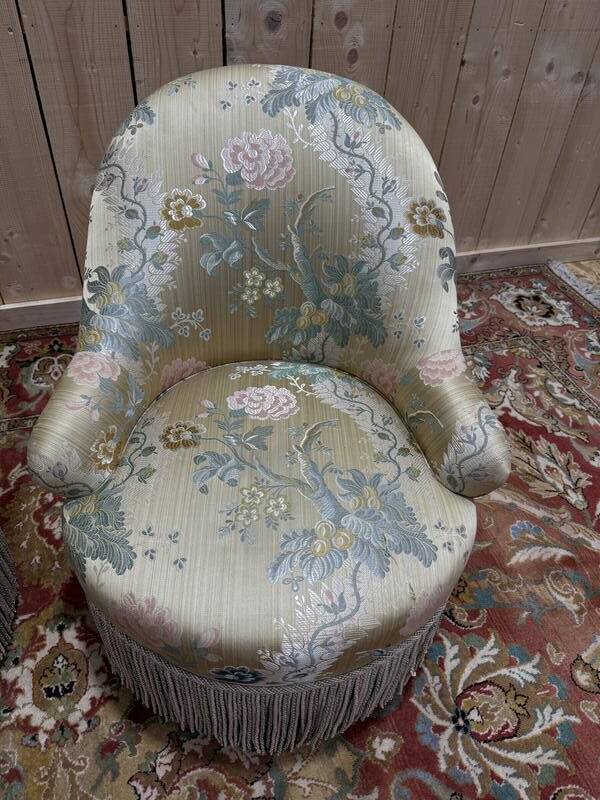 Paire de fauteuils crapaud de style Napoléon III en soierie
