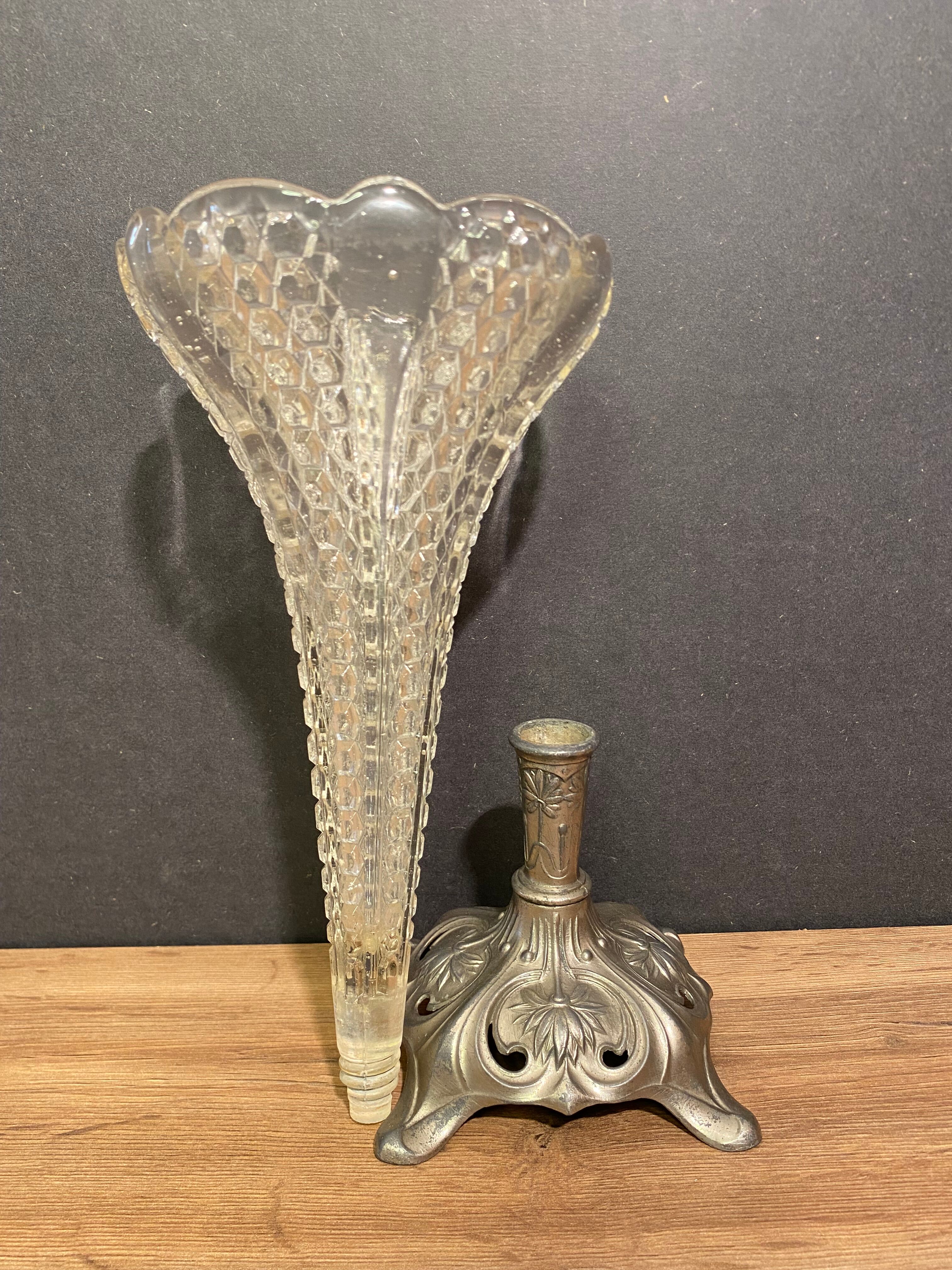 Cone vase, cut crystal bouquet (most certainly baccarat, saint louis ...)