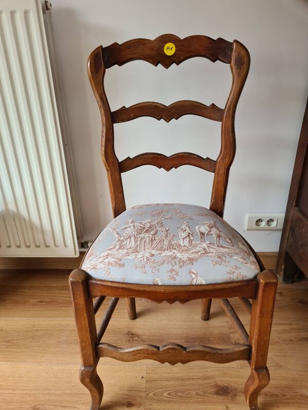 Chaises en merisier recouverte de Toile de Jouy
