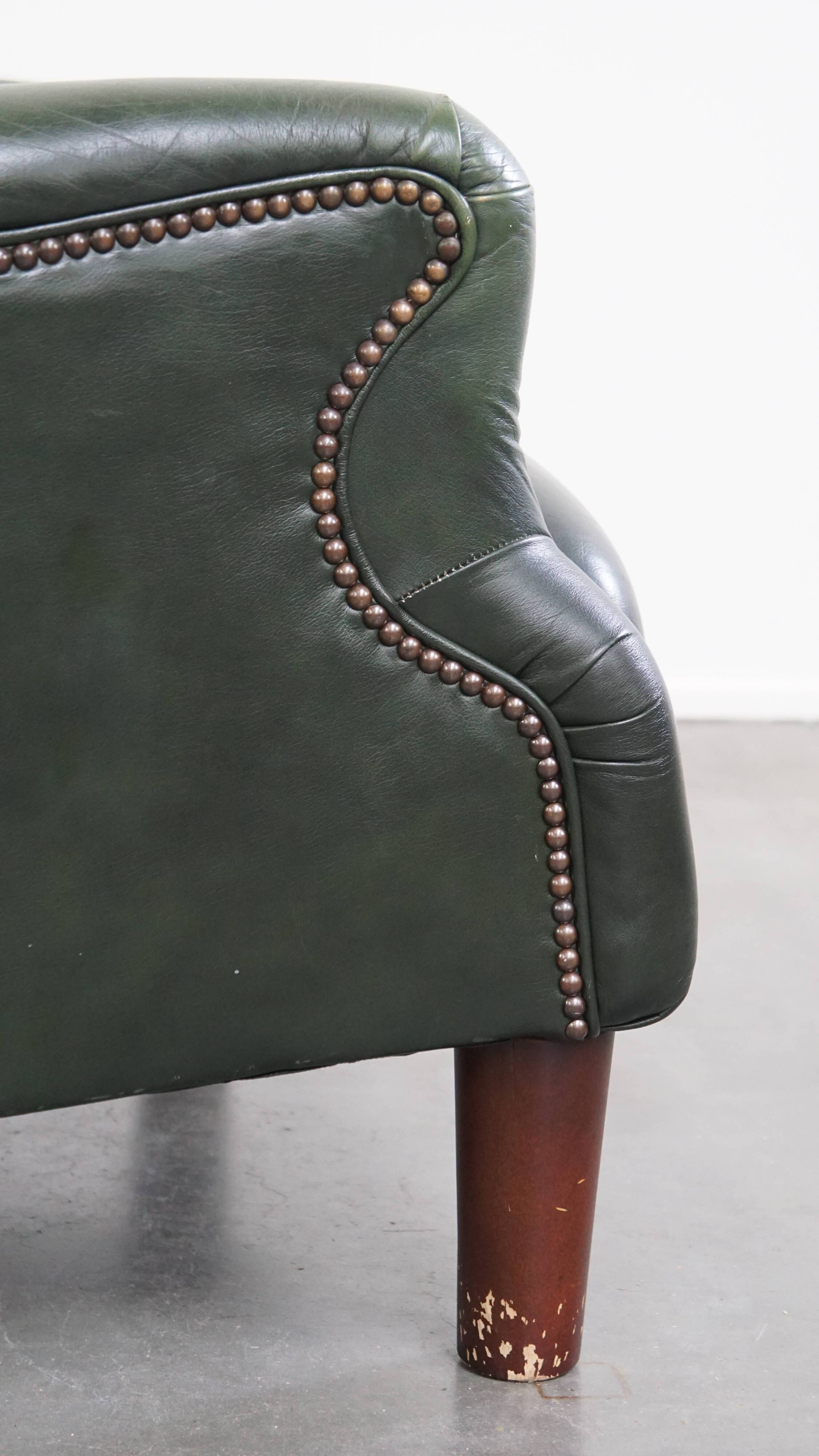 Fauteuil Chesterfield en cuir de vachette vert de style anglais