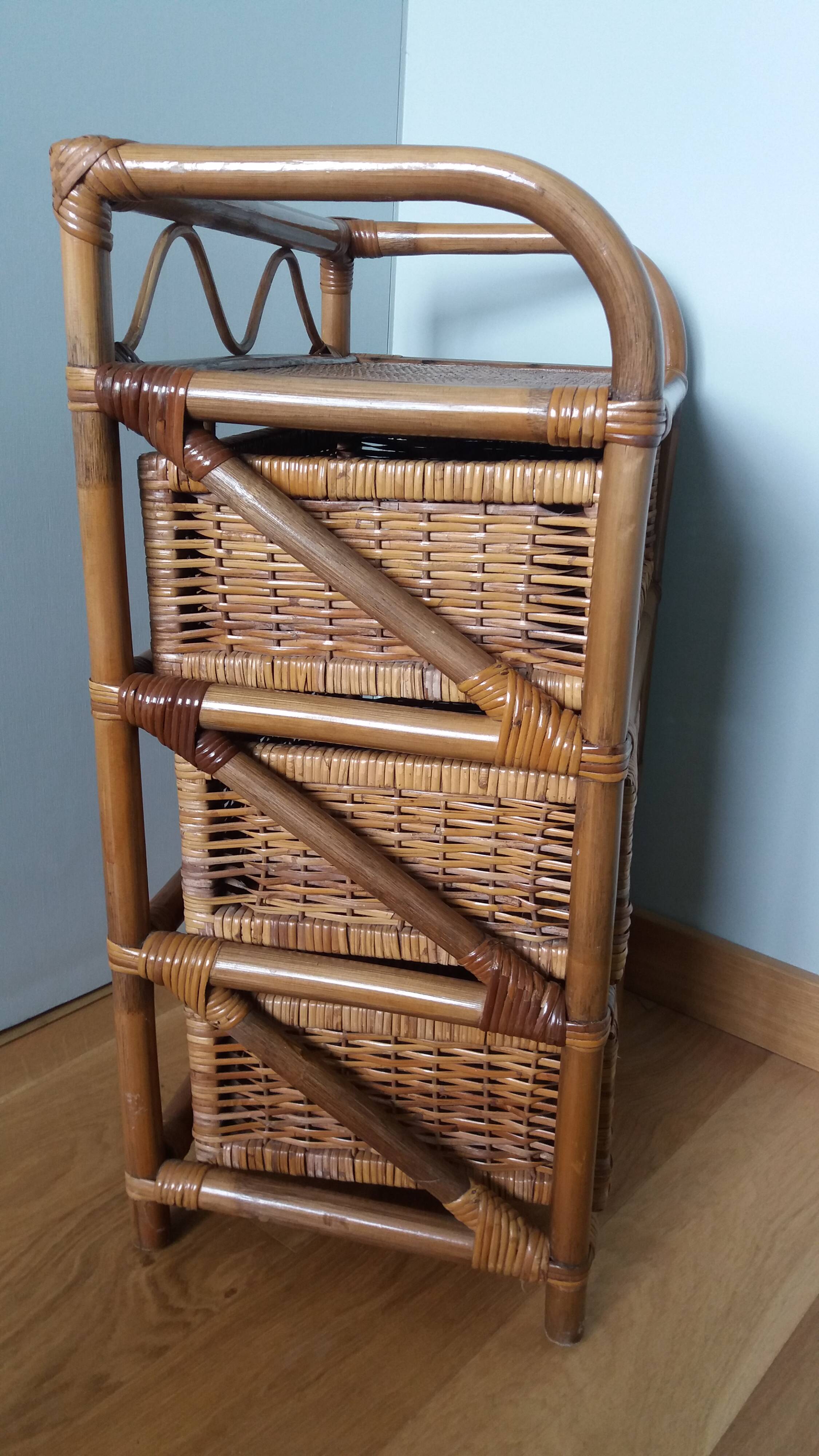 Commode chiffonnier en rotin et osier