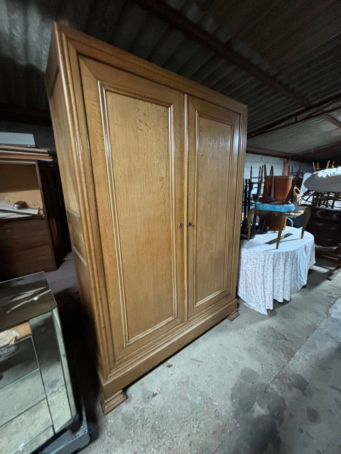Parisian oak cabinet with pegs
