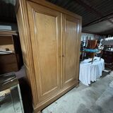 Parisian oak cabinet with pegs