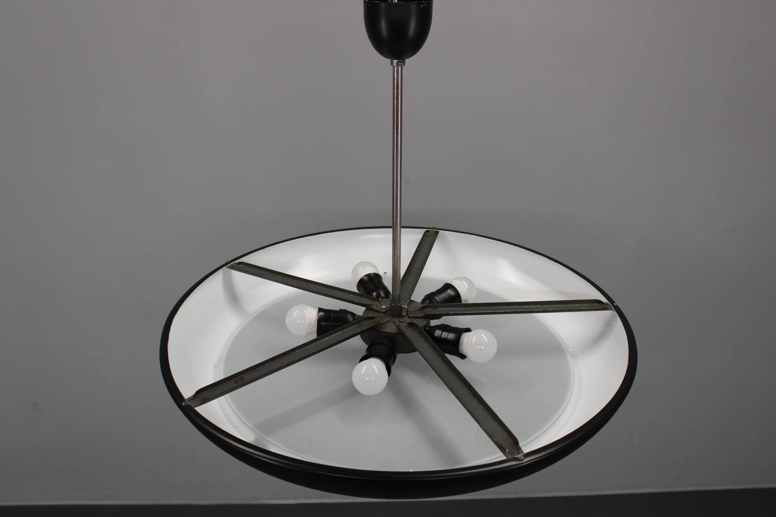 Suspension Bauhaus "OVNI" par Josef Hurka pour Napako, Tchécoslovaquie, années 1940