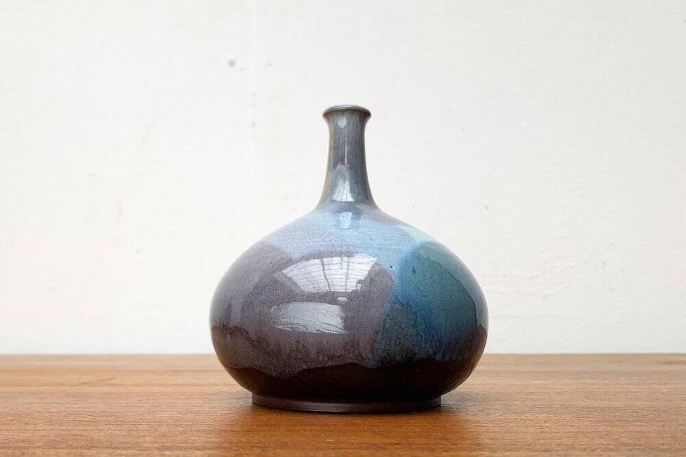 Mid-century German studio pottery vase by Janne Reckert-Cordua, 1960s.
