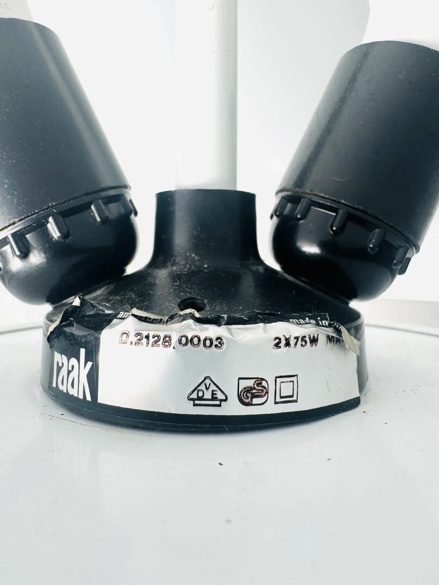 Lampe de table D-2128 par Raak Amsterdam, Pays-Bas, années 1970.