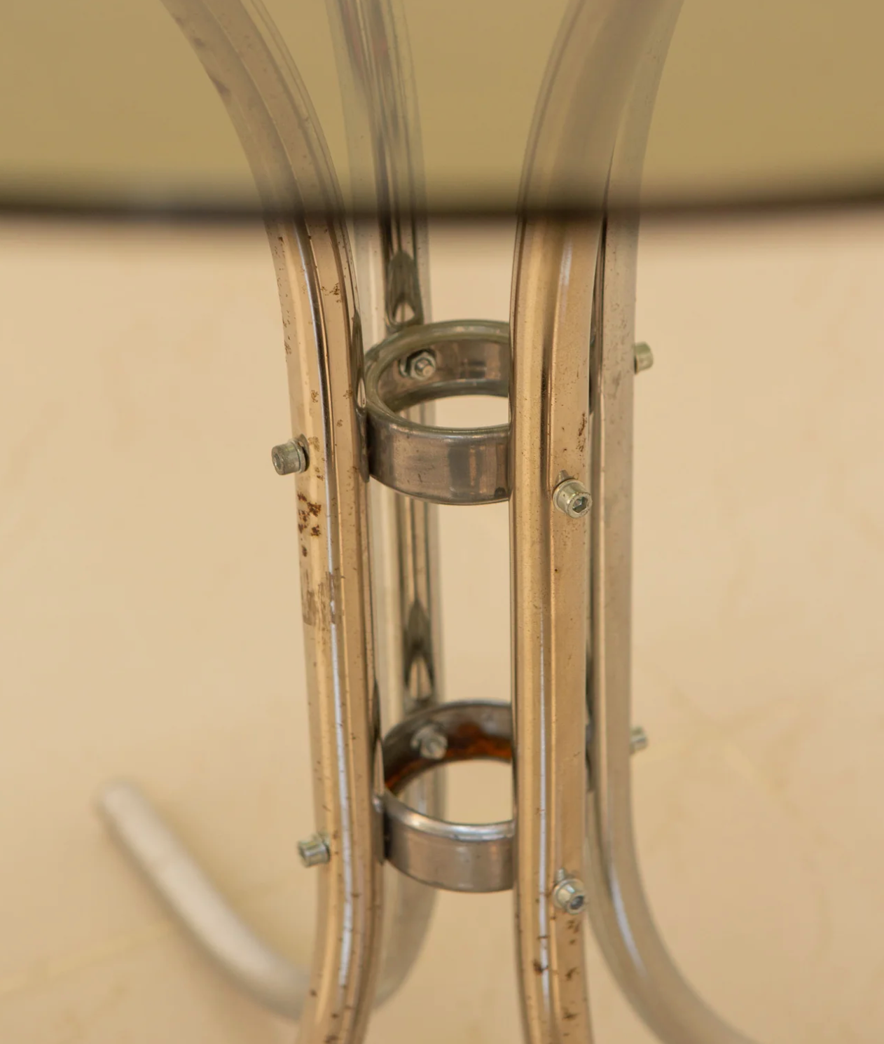 Tulip dining table and smoked glass 80's