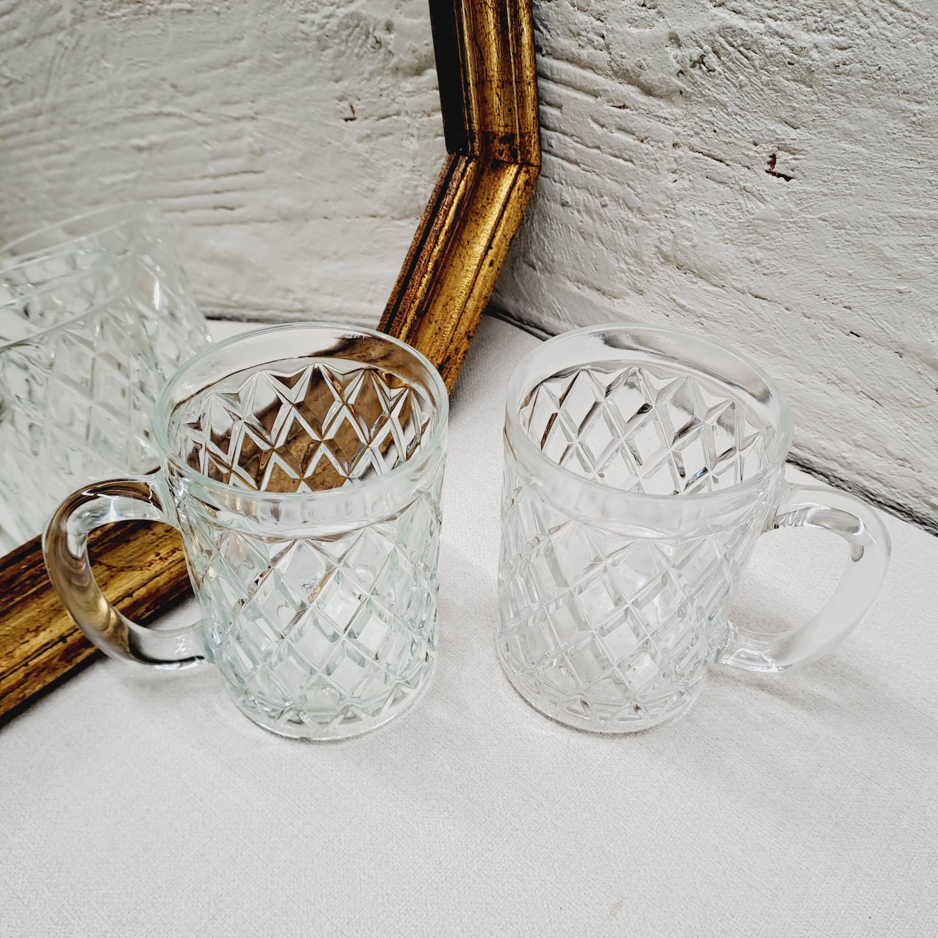 Set of 4 chiseled glass mugs from the 1960s