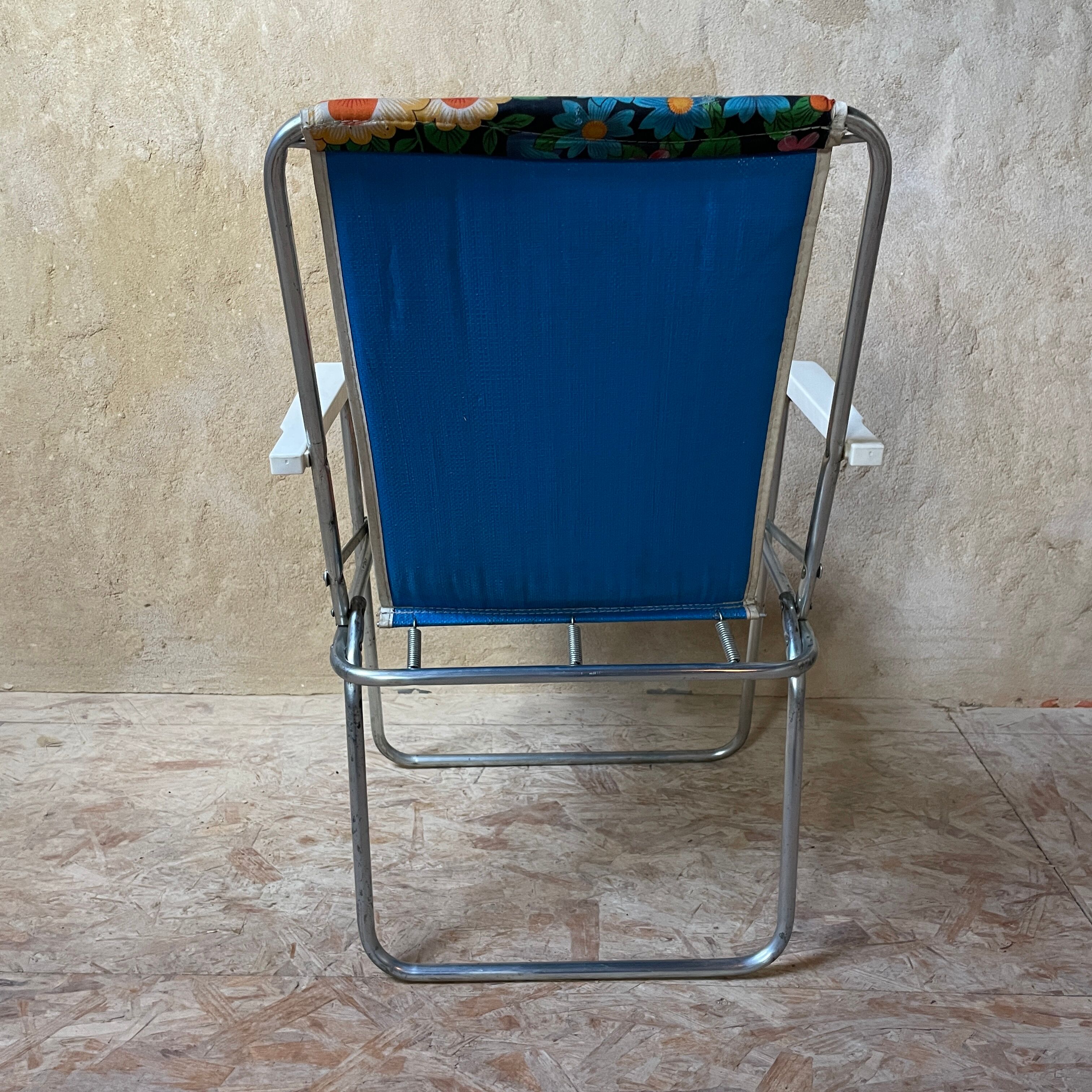 Foldable camping chair, multicolor flower pattern