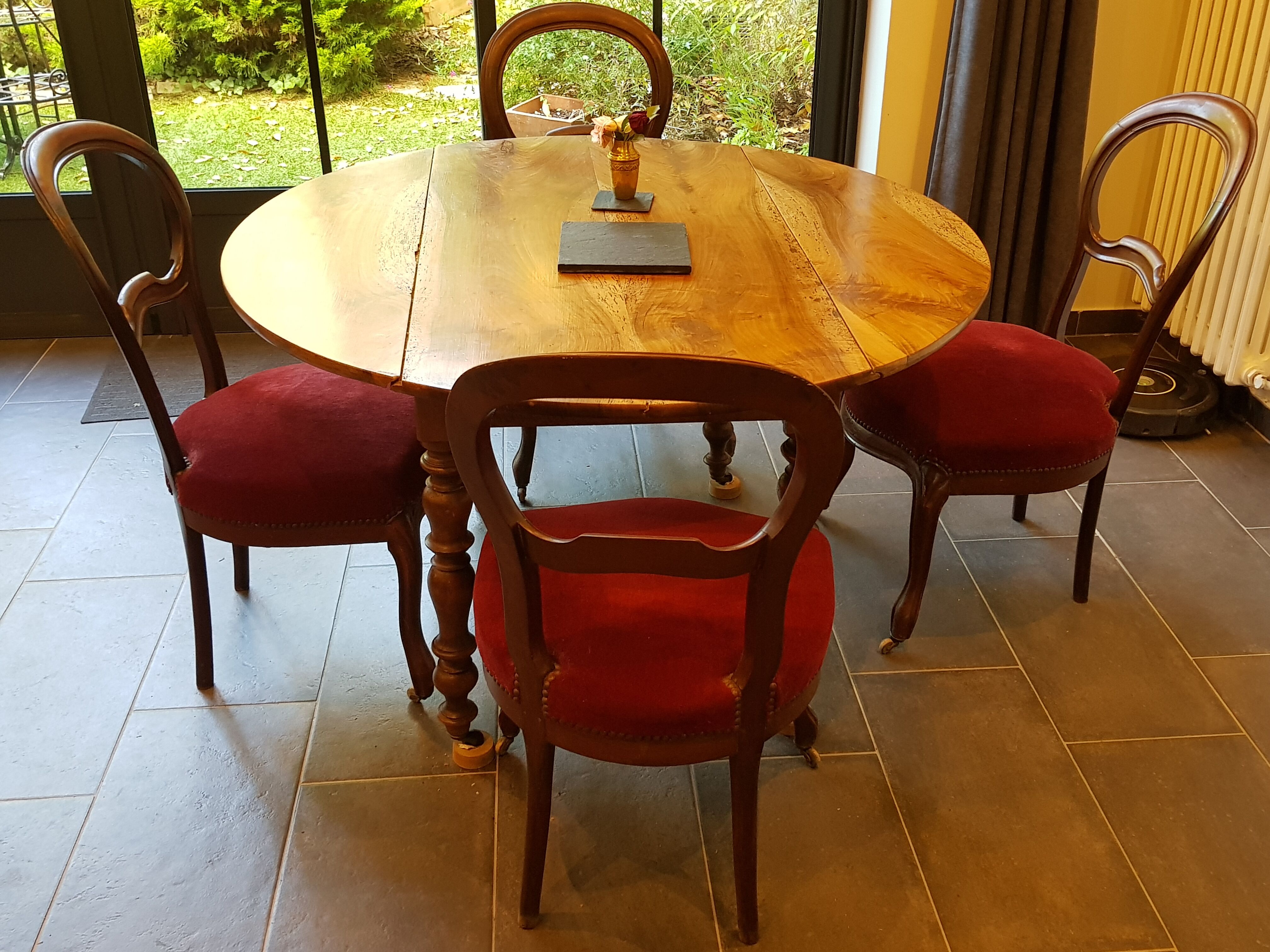 4 chaises médaillon tapissées style Louis Philippe