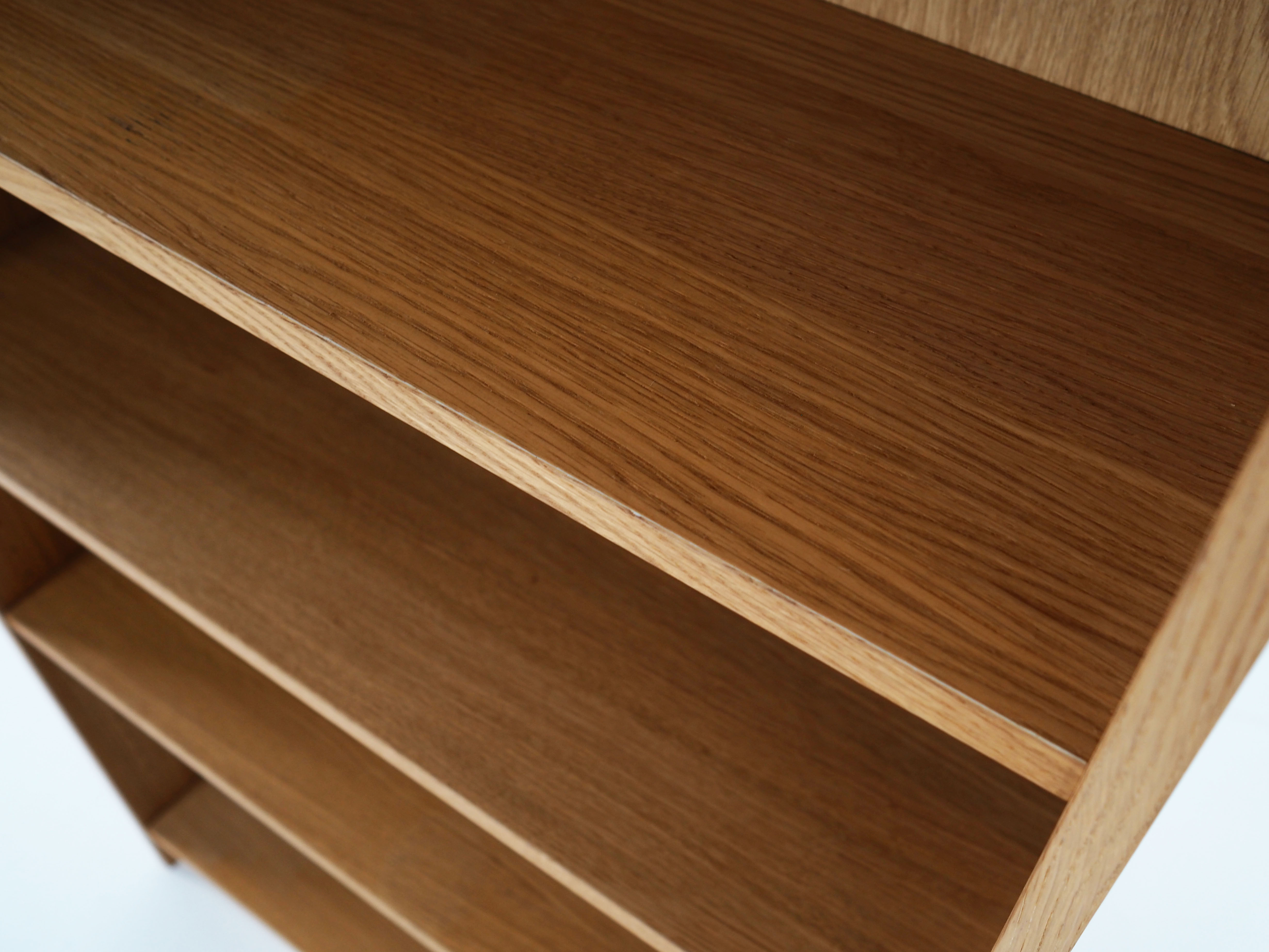 Bookcase with oak veneer scandinavian design from the 70s