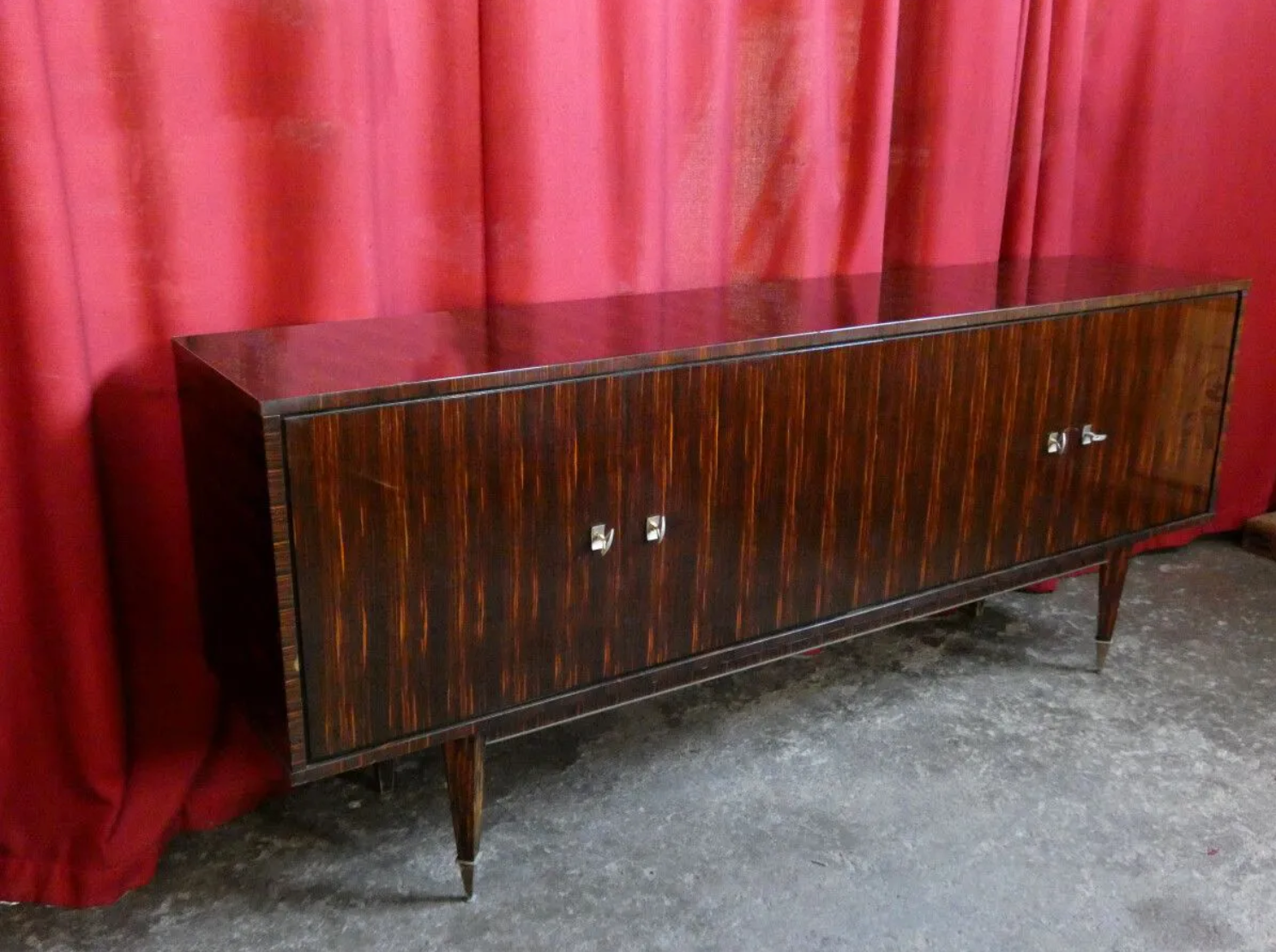 Enfilade verni polyester ouvrant à 4 vantaux