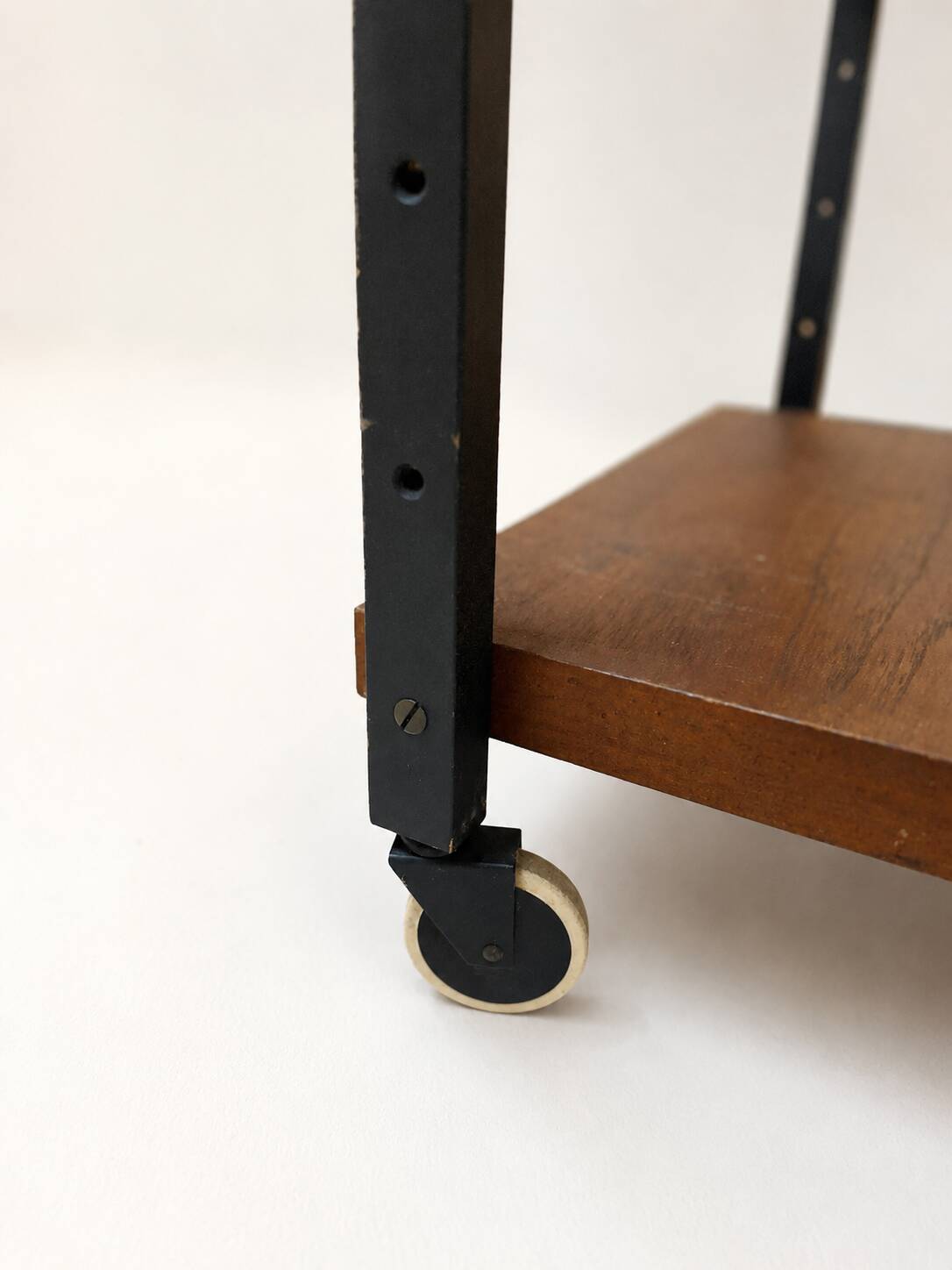 Table d'appoint / chariot des années 50 en bois et métal