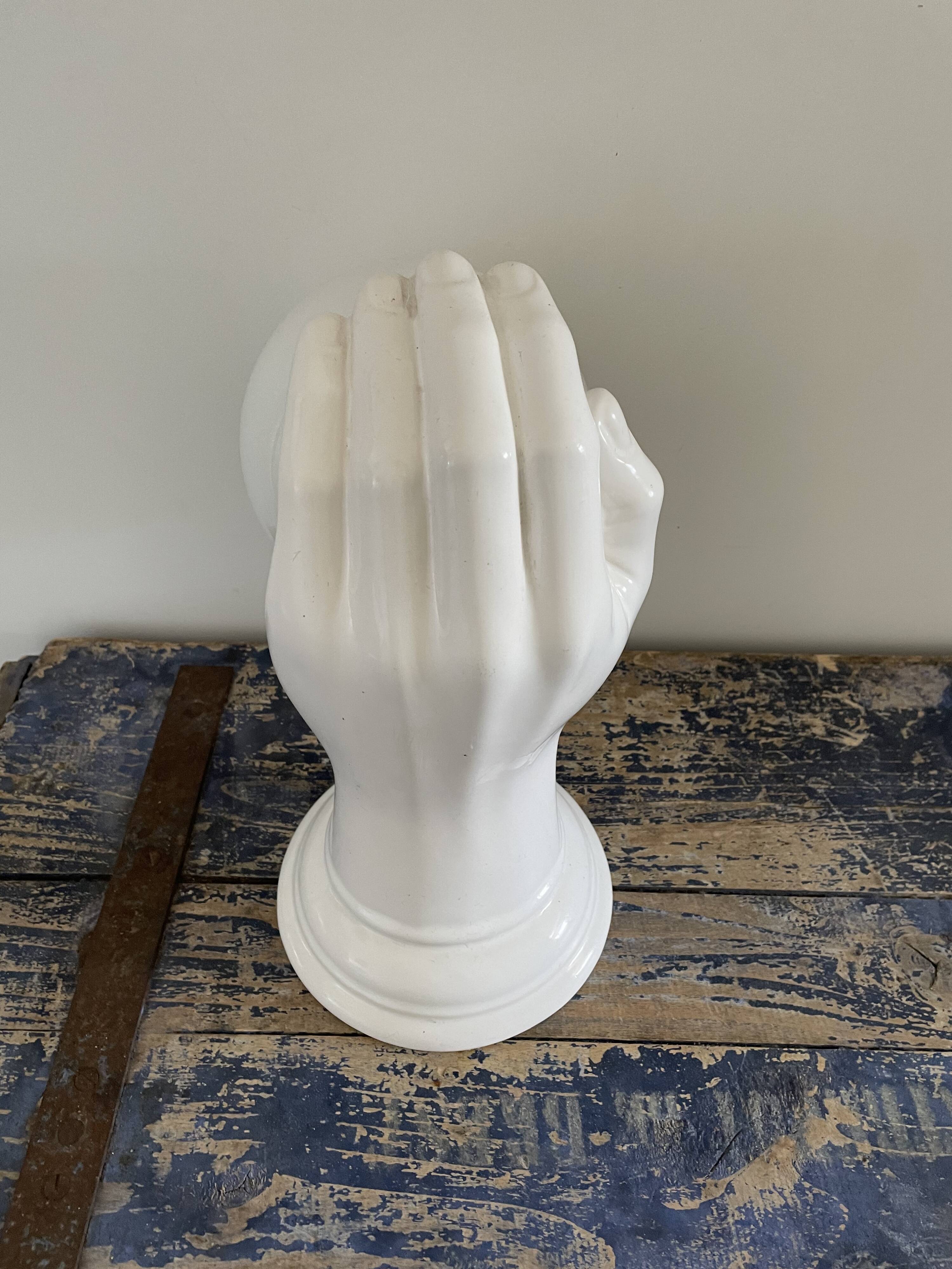 Vintage hand-shaped wall lamp in white ceramic