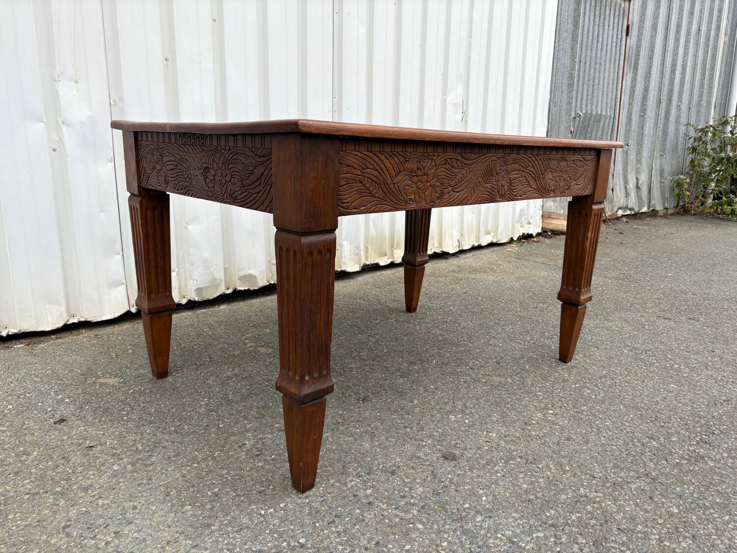 Art Deco table sculpted in solid wood