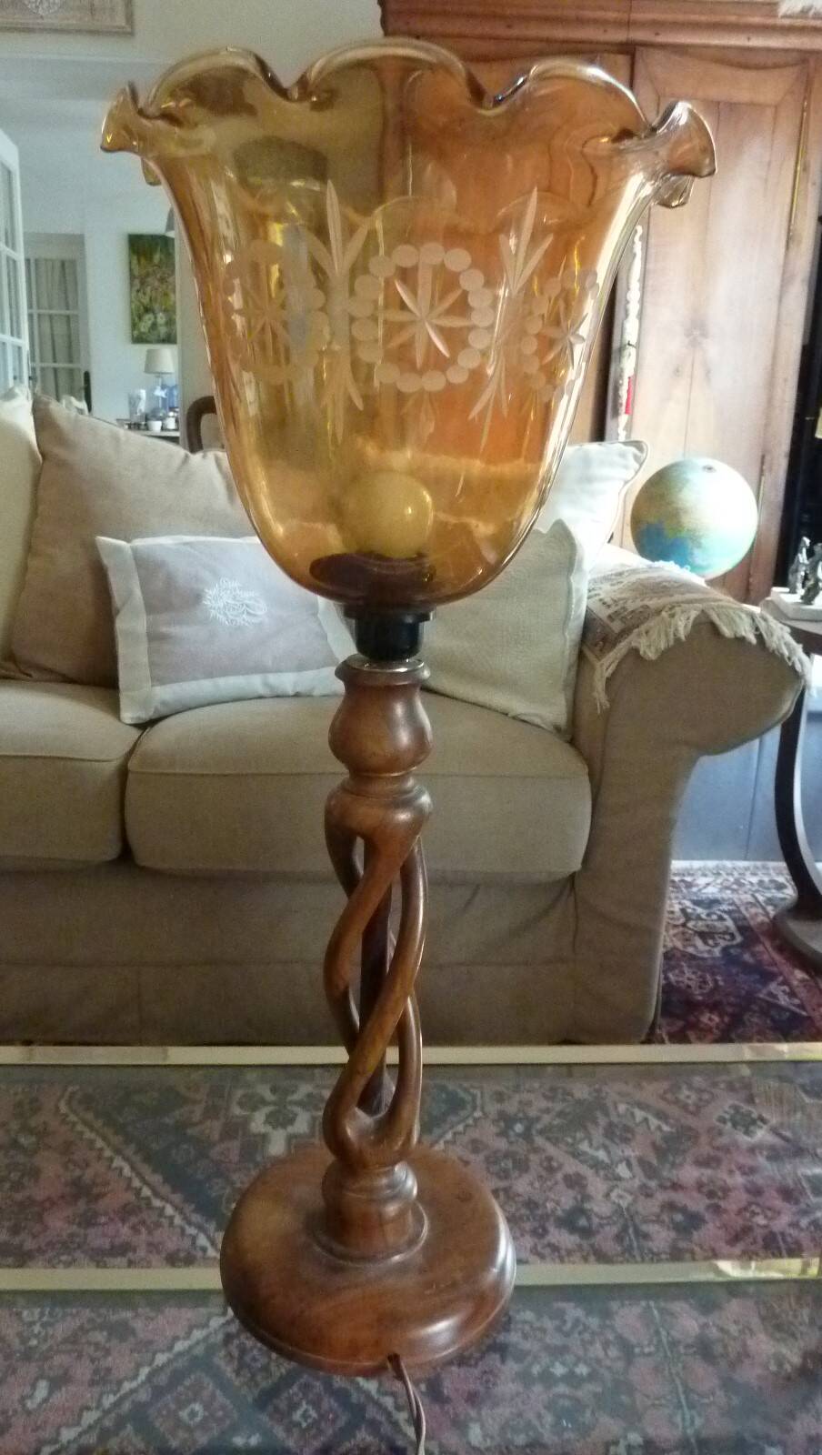 TWISTED WOODEN FLOOR LAMP, ENGRAVED GLASS GLOBE