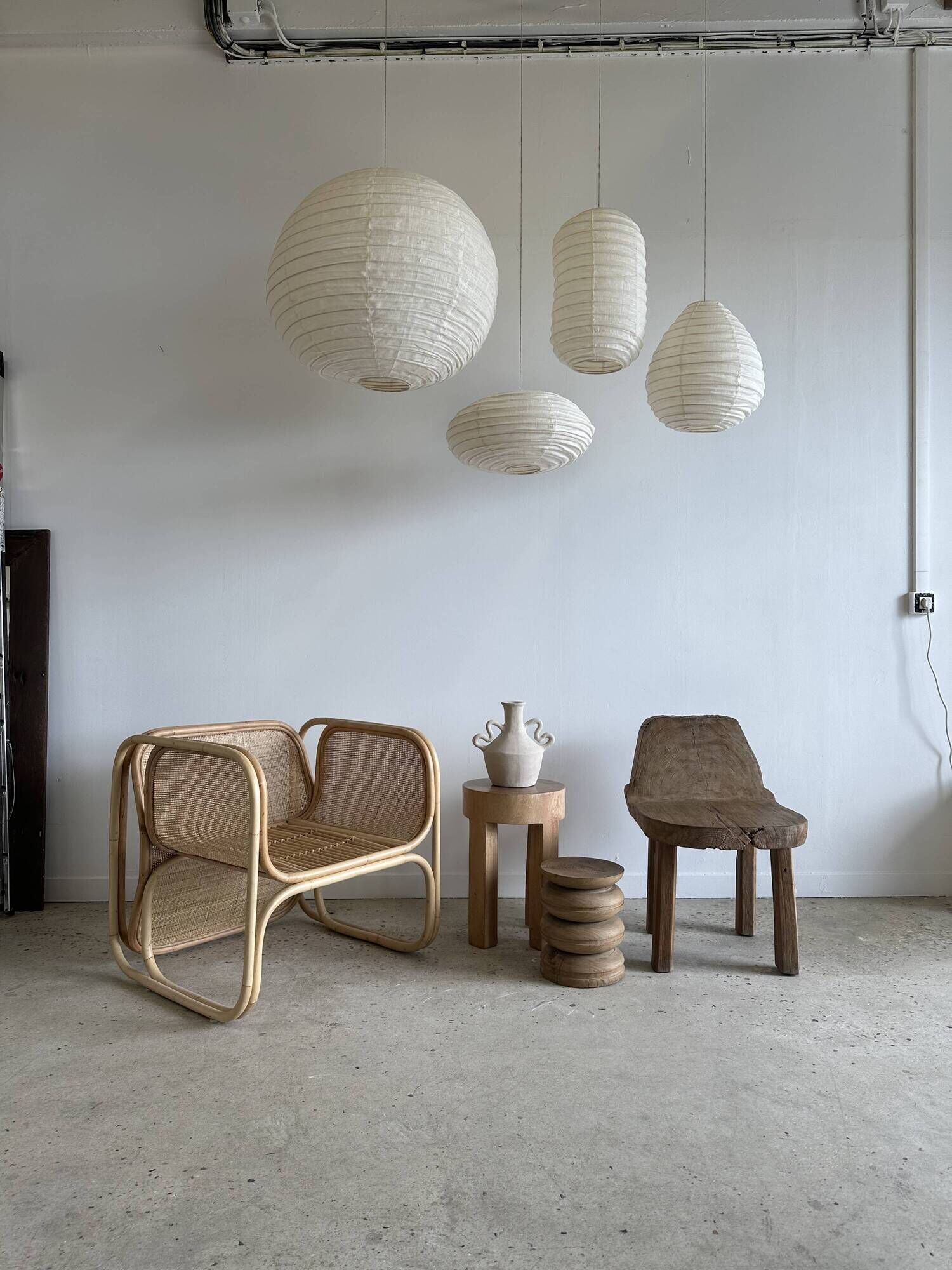 Average suspension in rattan and natural linen, Japanese-style, oval and flattened, H30 D4.