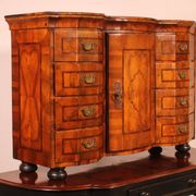 Cabinet allemand en noyer, XVIIIème siècle