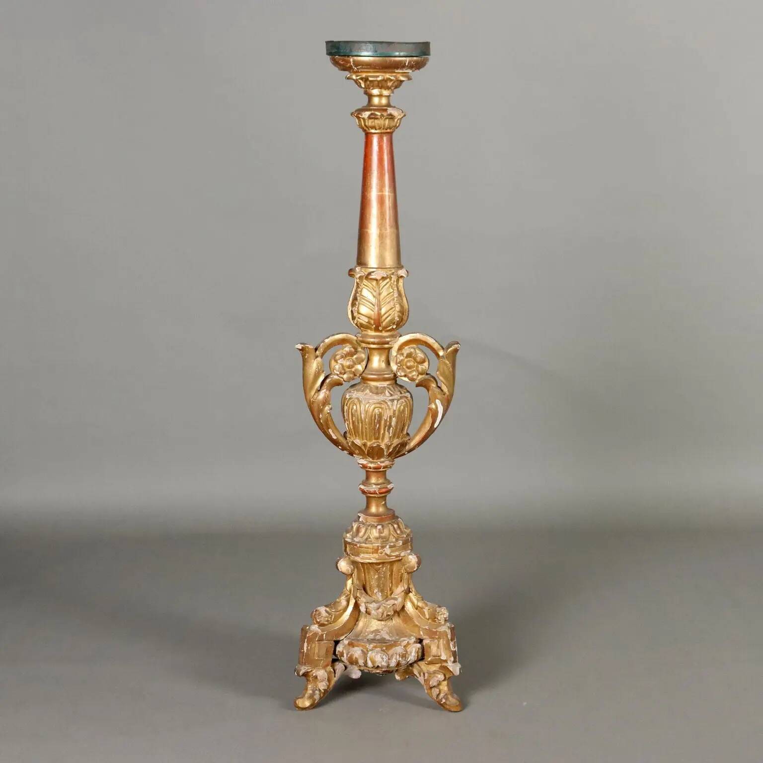 Bougeoir éclectique ancien en bois sculpté et doré, XIXe siècle