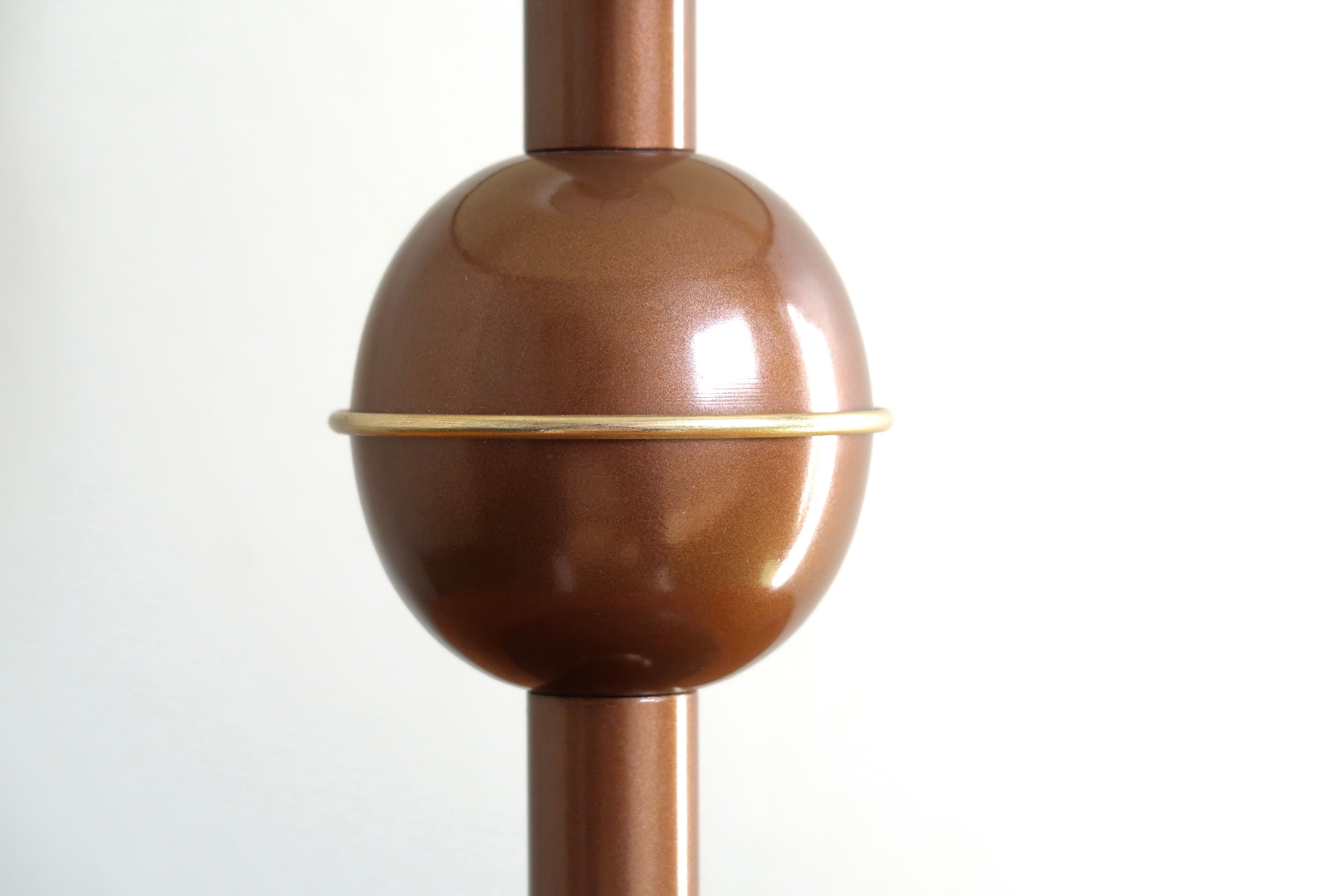 Lampe marron et dorée en métal, abat jour beige, années 70
