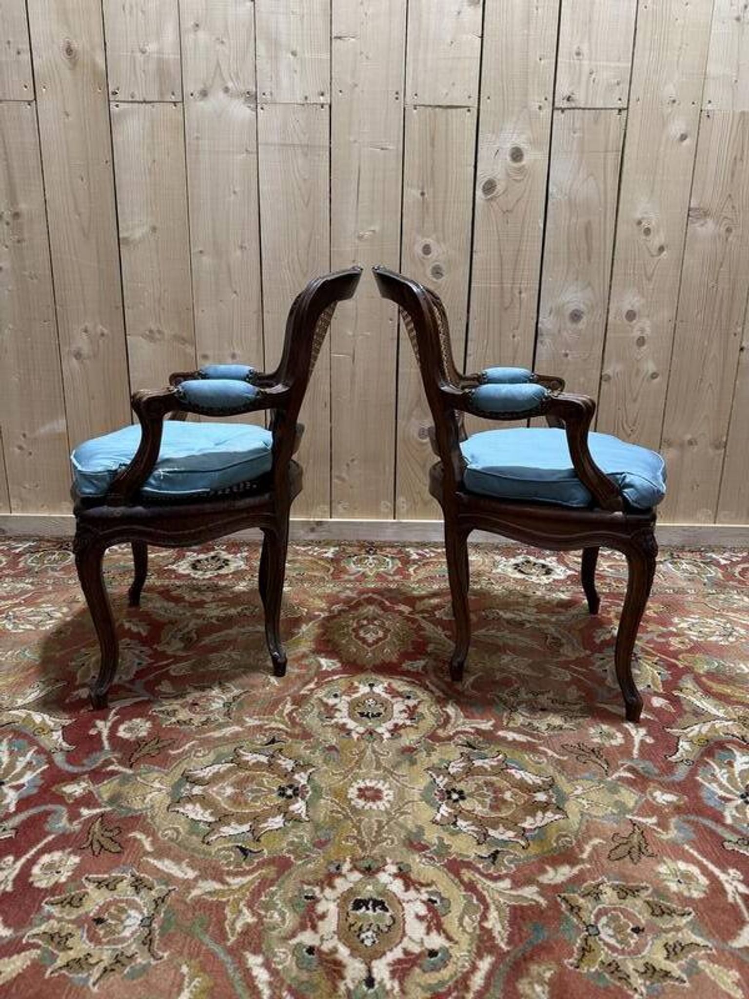 Paire de fauteuils de style Louis XV en cannage