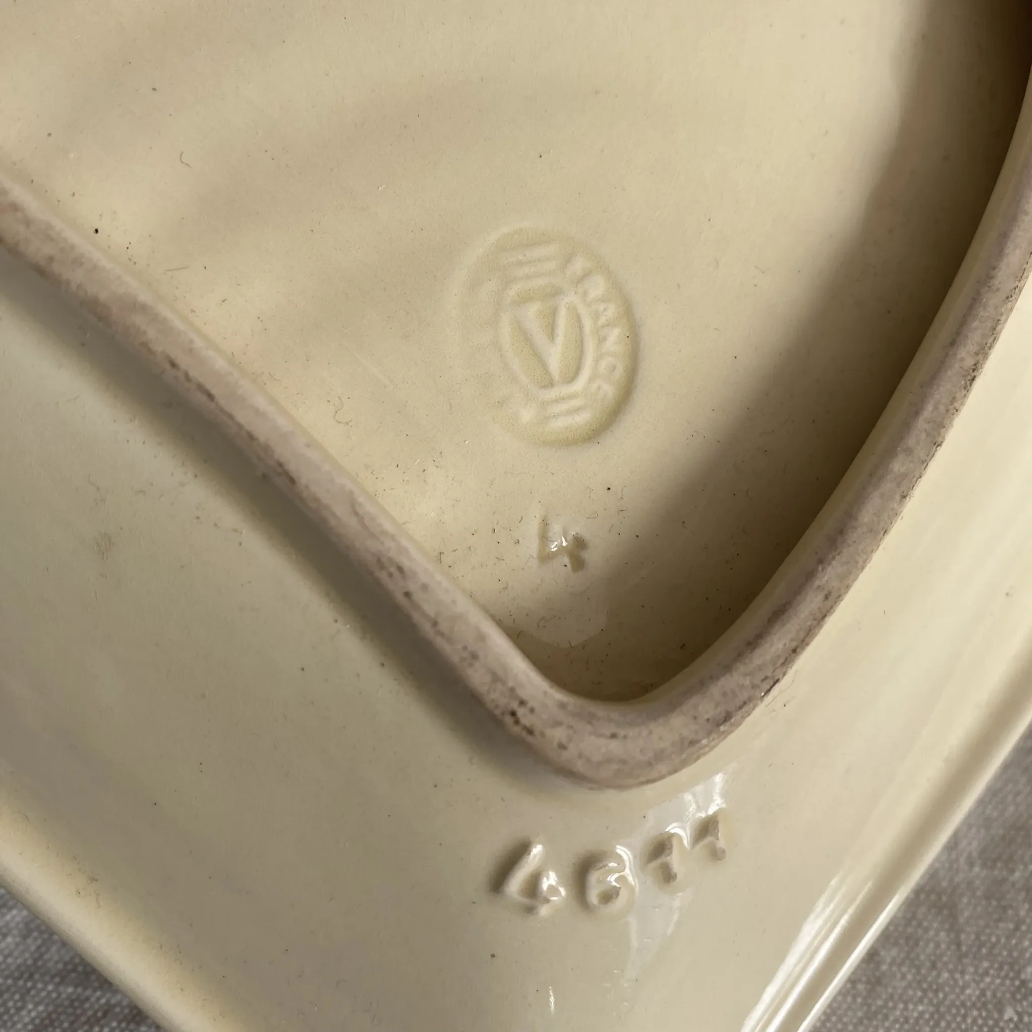 Shell-shaped vide poche by Verceram from the 1960s.