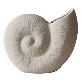 Bernard shell vase
