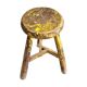 Tabouret en bois primitif sur trépied / hauteur 52 cm