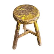 Tabouret en bois primitif sur trépied / hauteur 52 cm