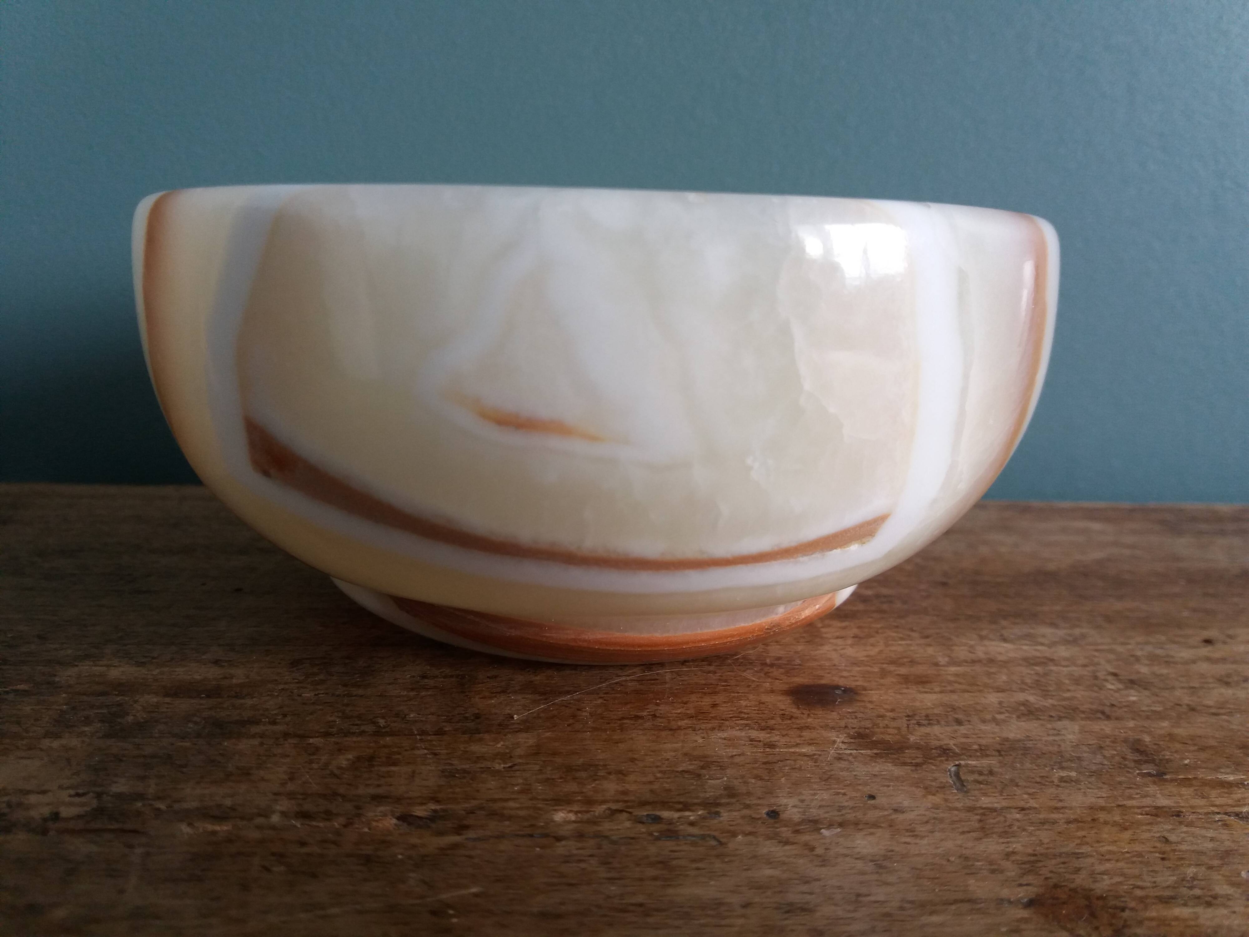 Empty bowl onyx alabaster pocket