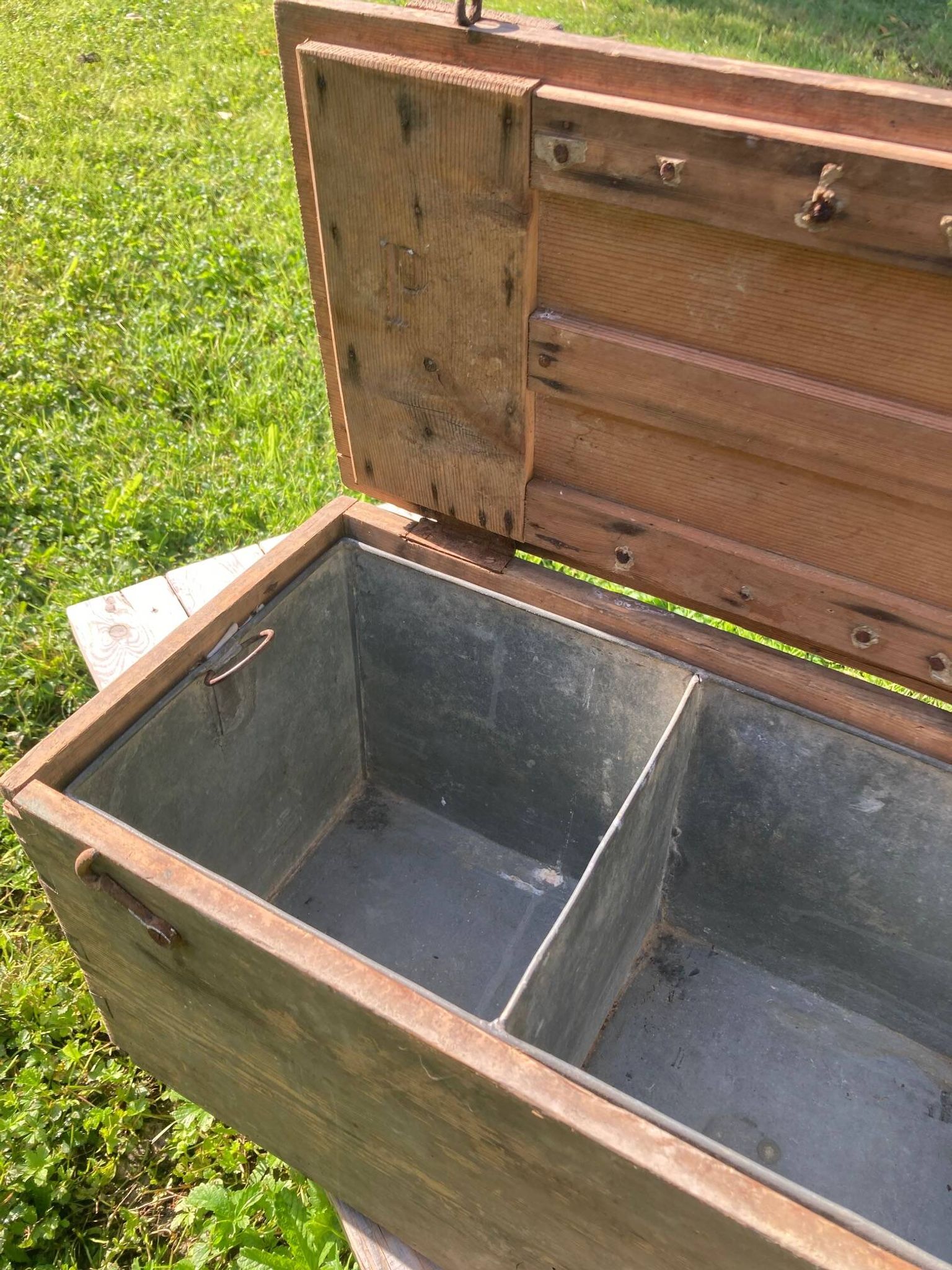 Old wooden and zinc crate, with handles. 1900, heating system