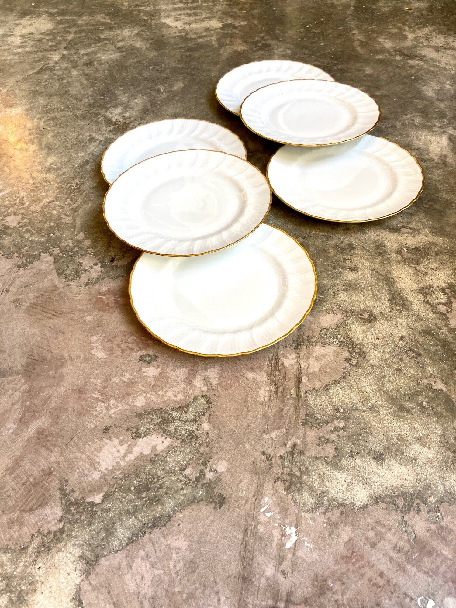 6 flat plates in white and golden Limoges porcelain, Verlaine service