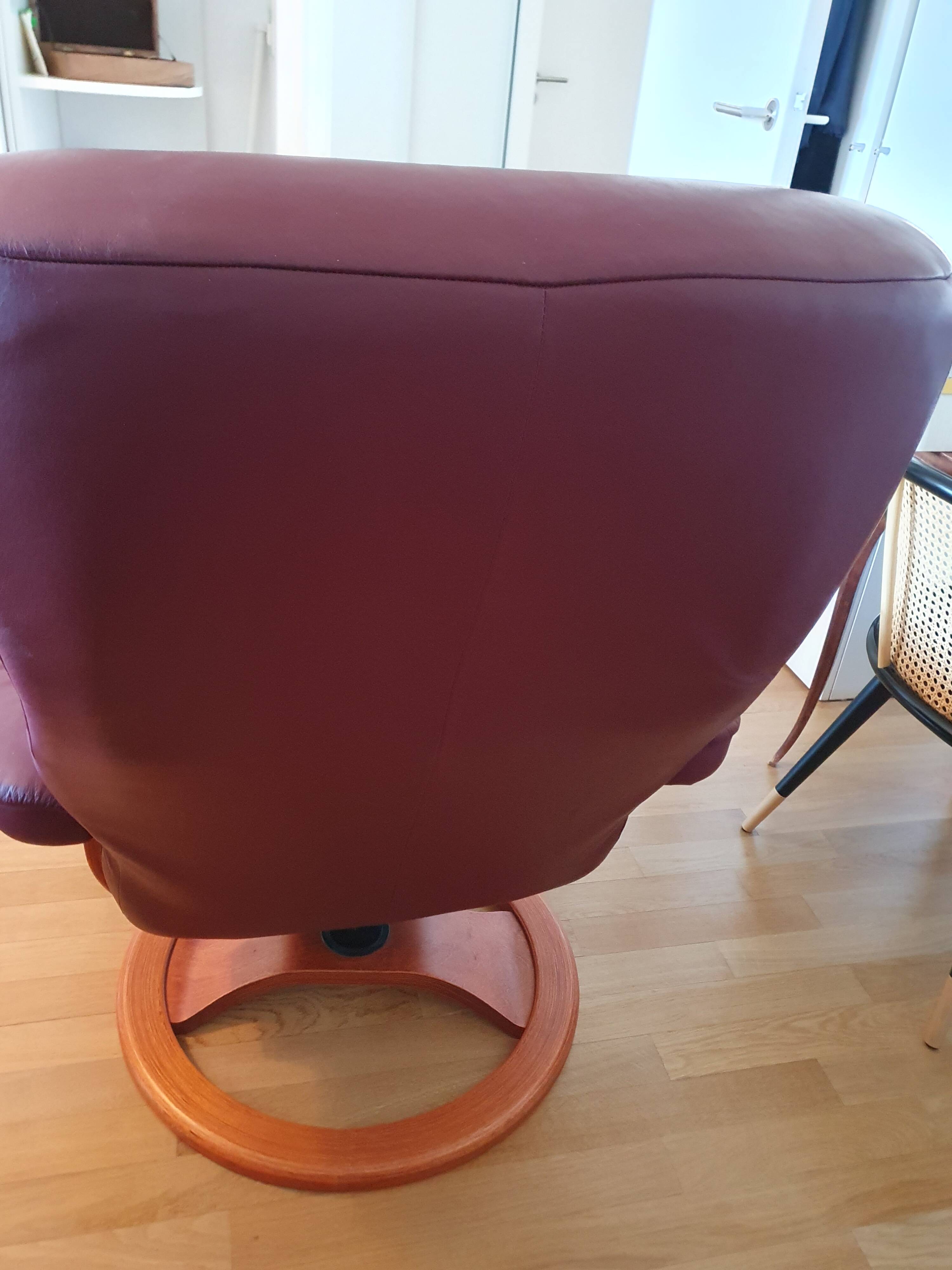 Fauteuil en cuir Anderssons avec repose-pied