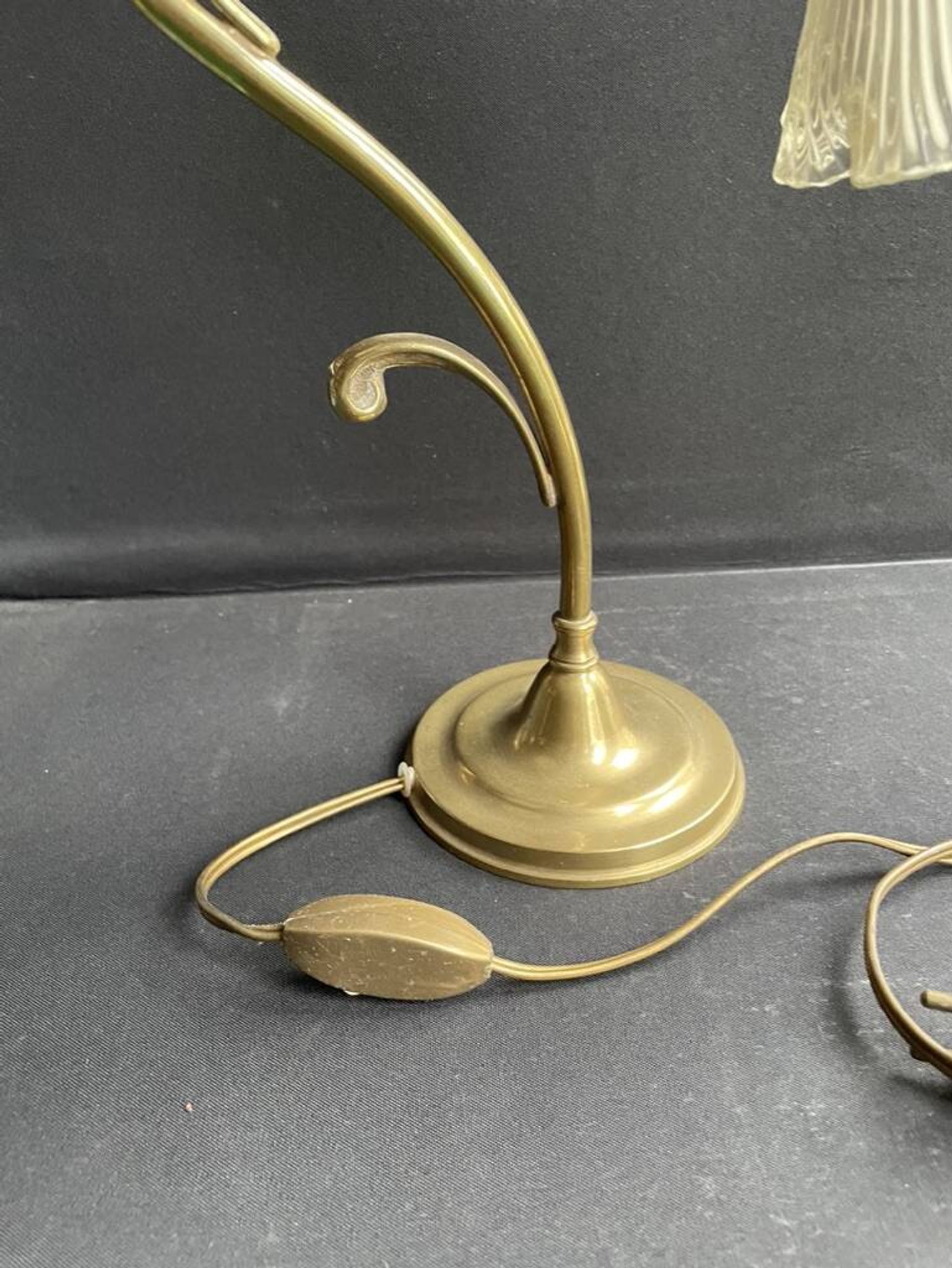 Table lamp – Golden brass and molded glass