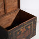Coffre ancien peint en bois de pin – Chine, vers 1900
