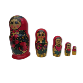 Set of 5 old russian nesting dolls in turned wood, lacquered with bright colors