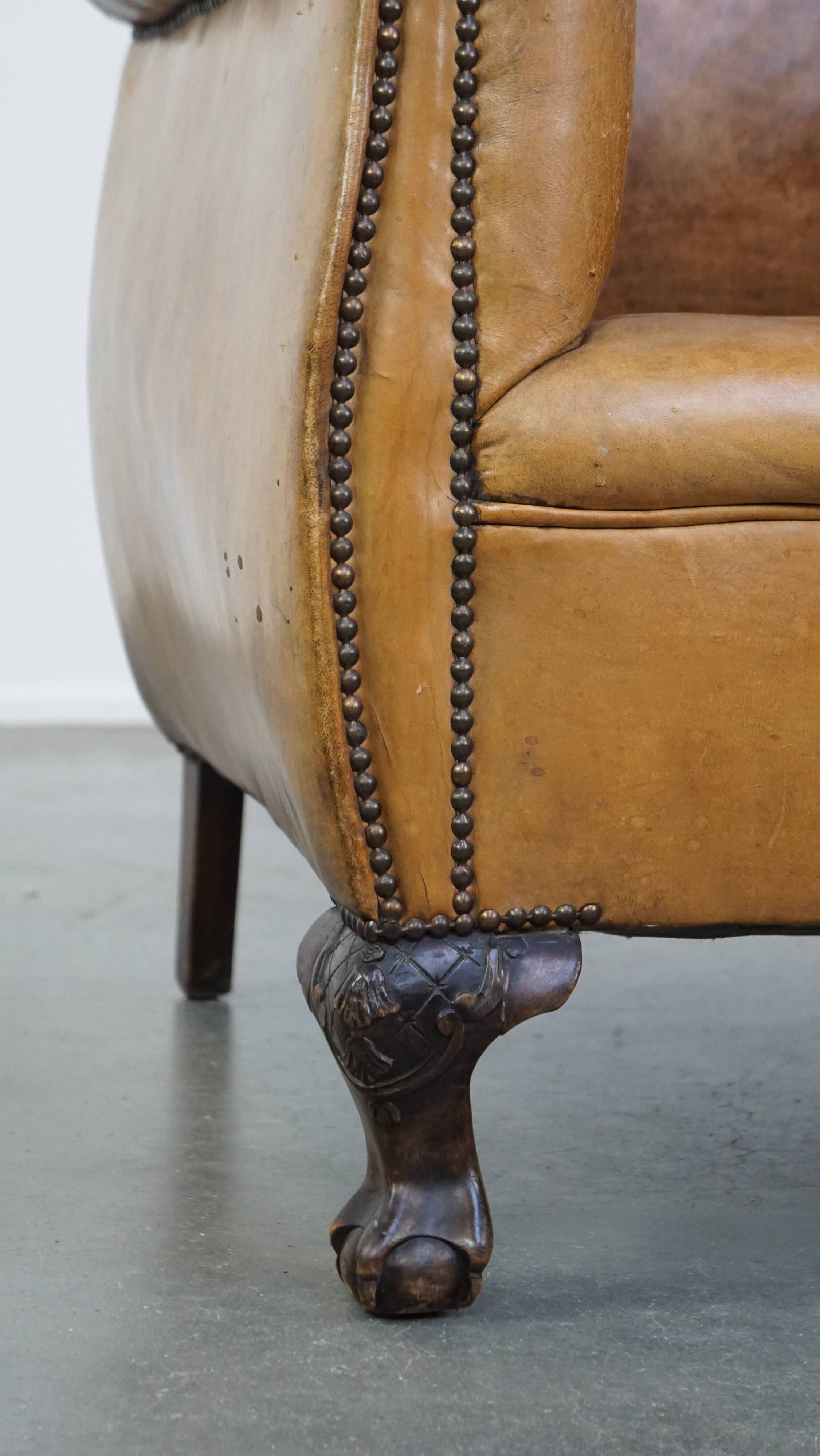 Fauteuil ancien en cuir de mouton