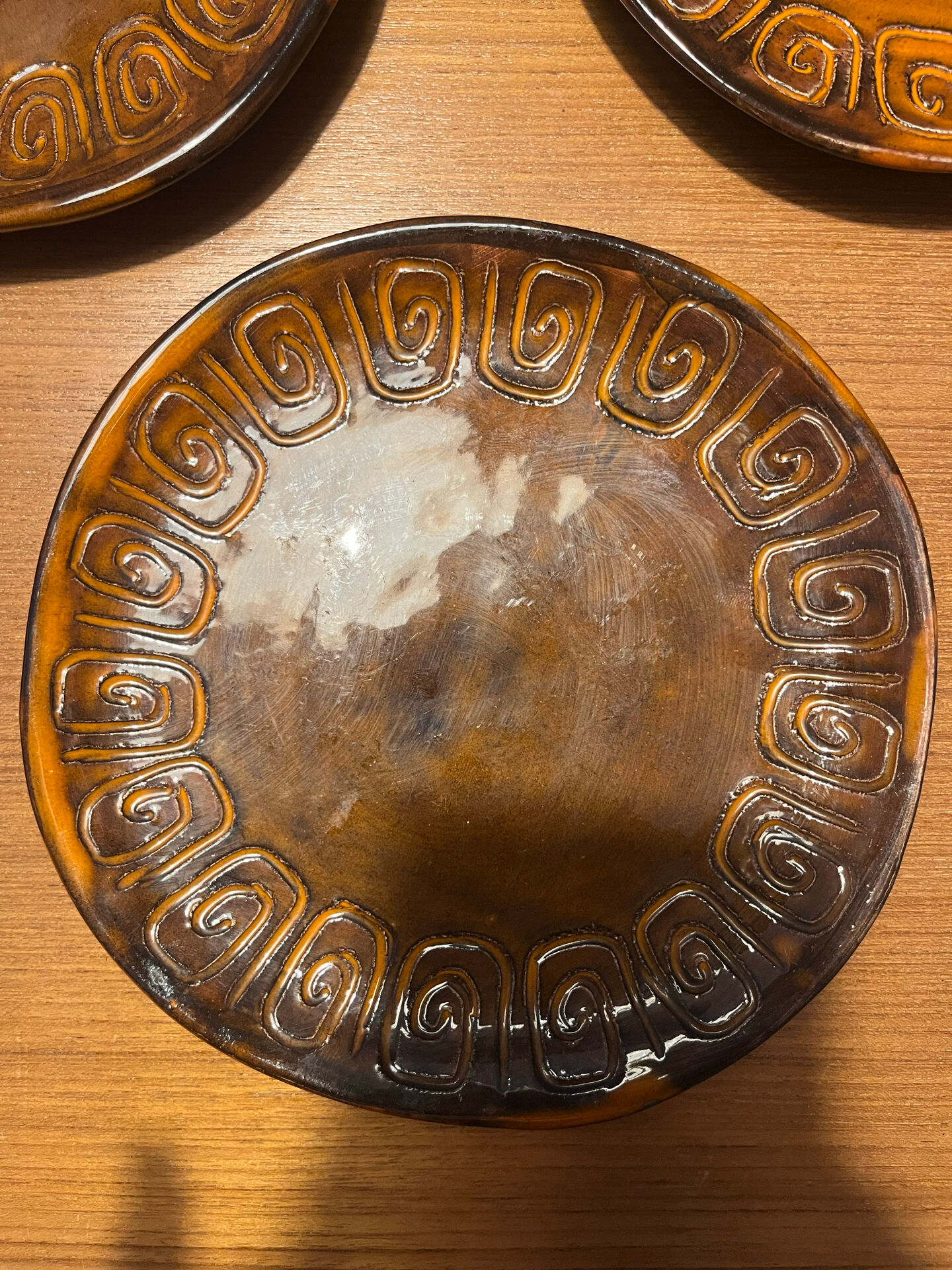 6 handmade ceramic plates – Alain Maunier, Vallauris – Year