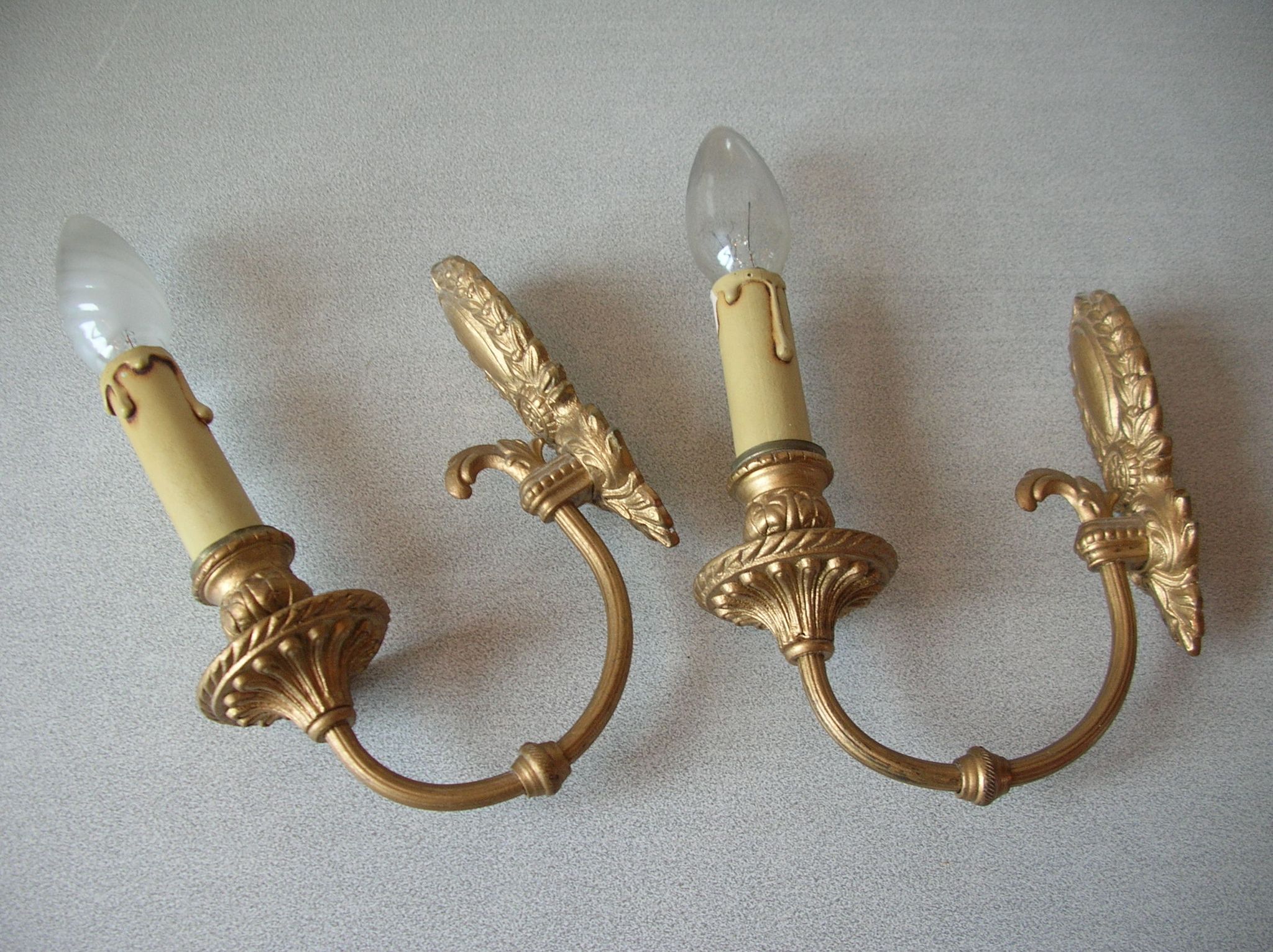 Old pair of wall lamps