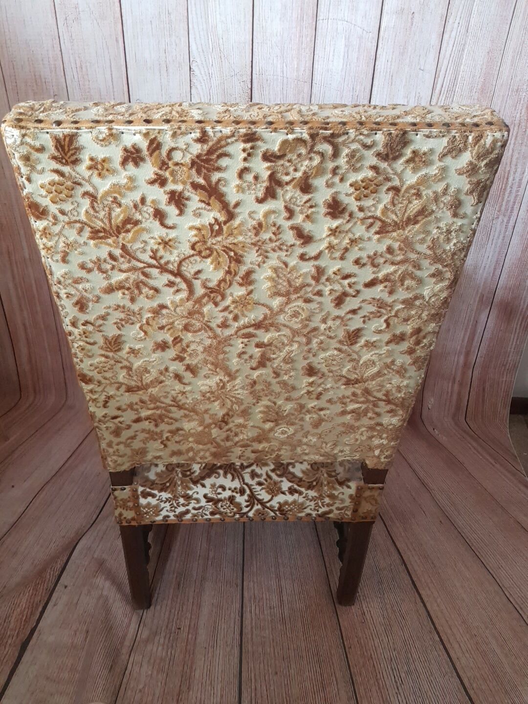 Lion-headed chair