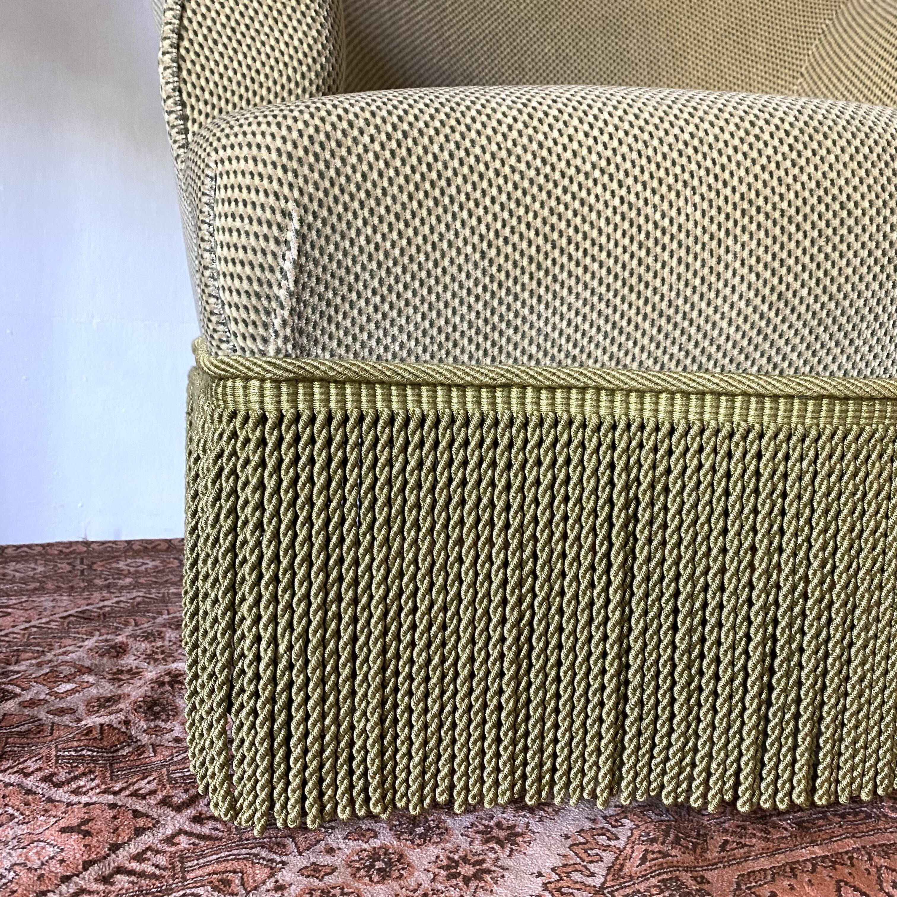 Velvet toad armchair like new