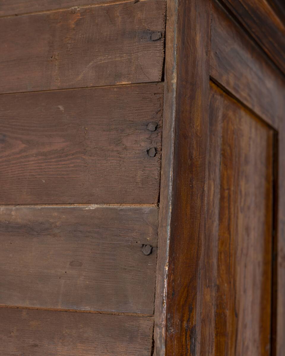 Classic Piedmontese walnut wardrobe from the early 18th century