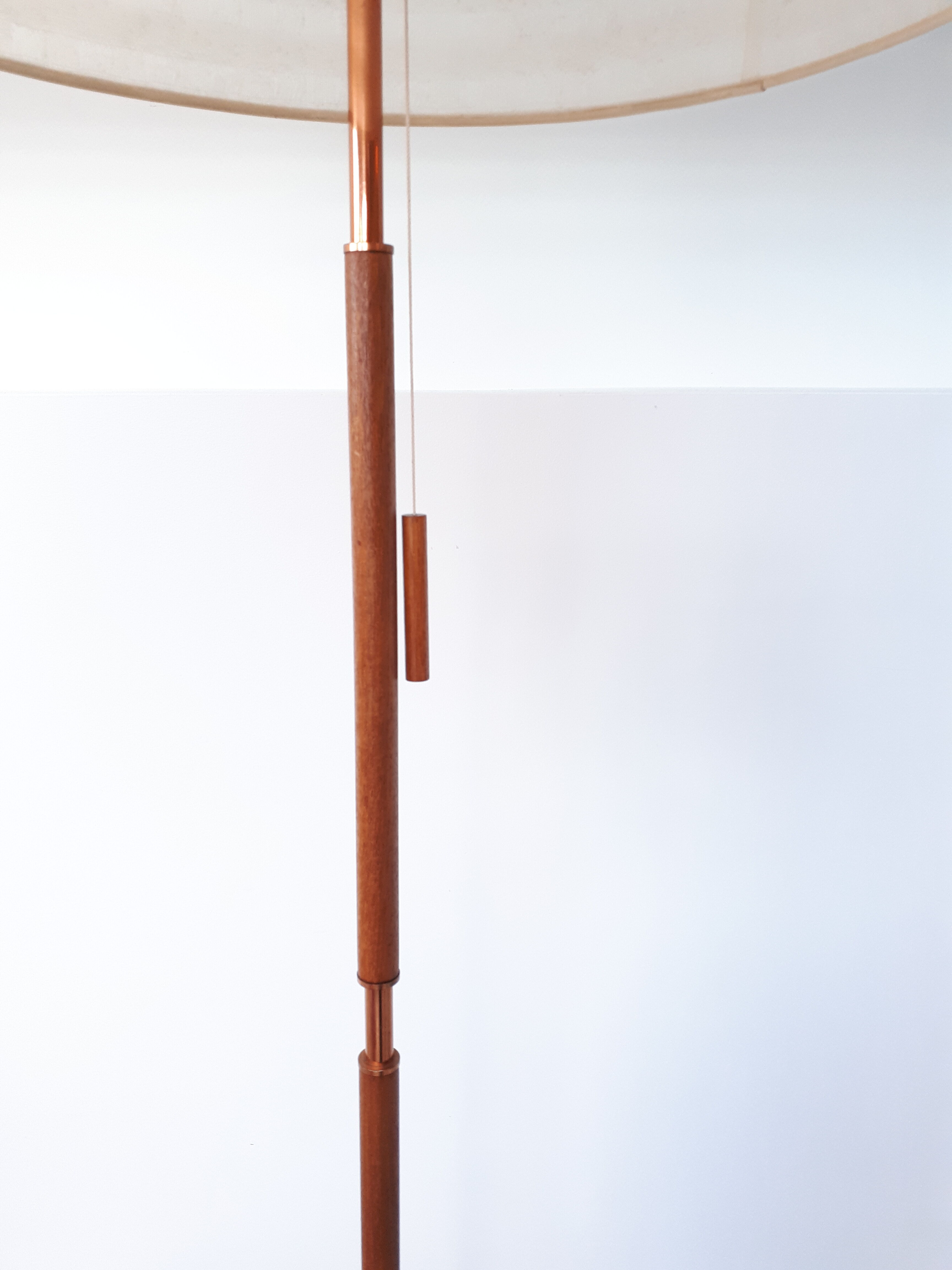Lampadaire scandinave cuivre et teck